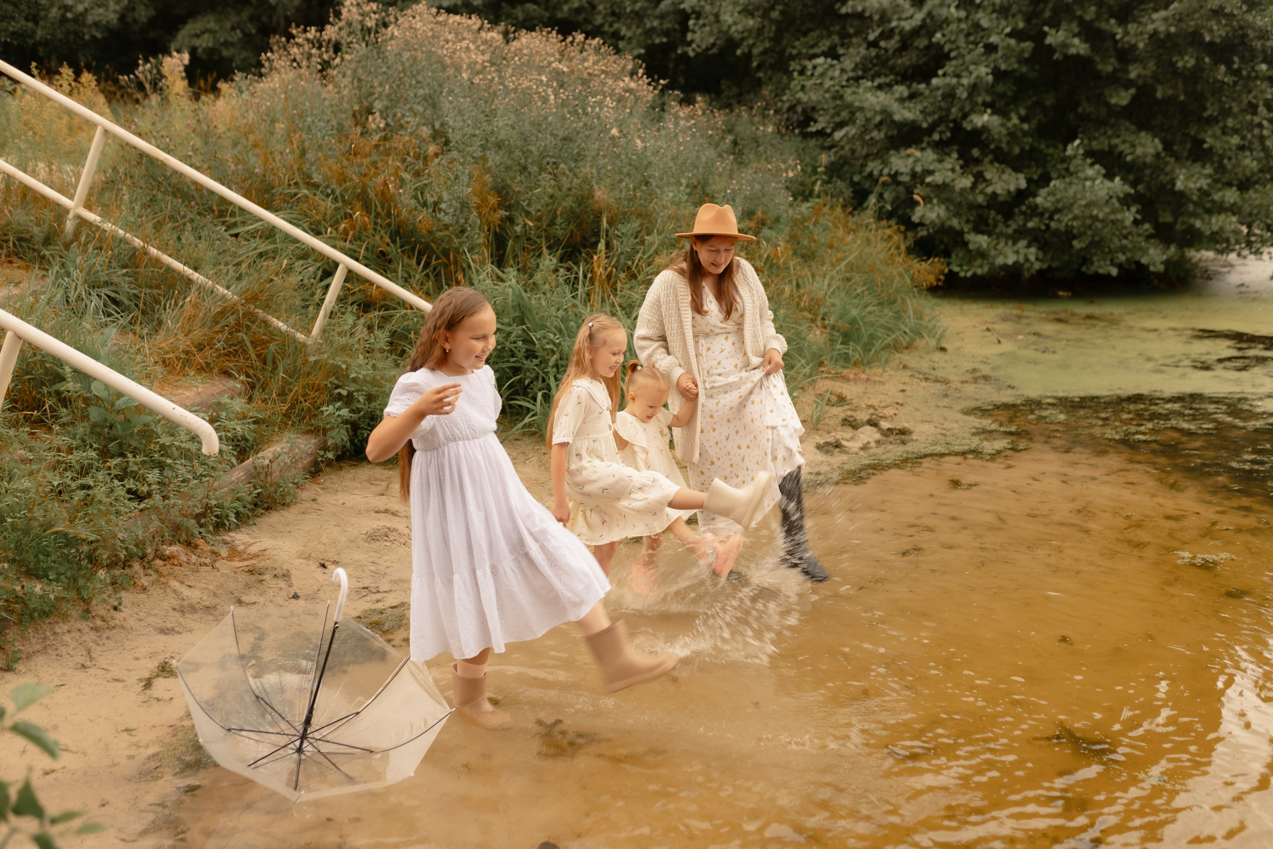 Мама Алина, Маша, Дина и Анечка. Фотограф Татьяна Семенова