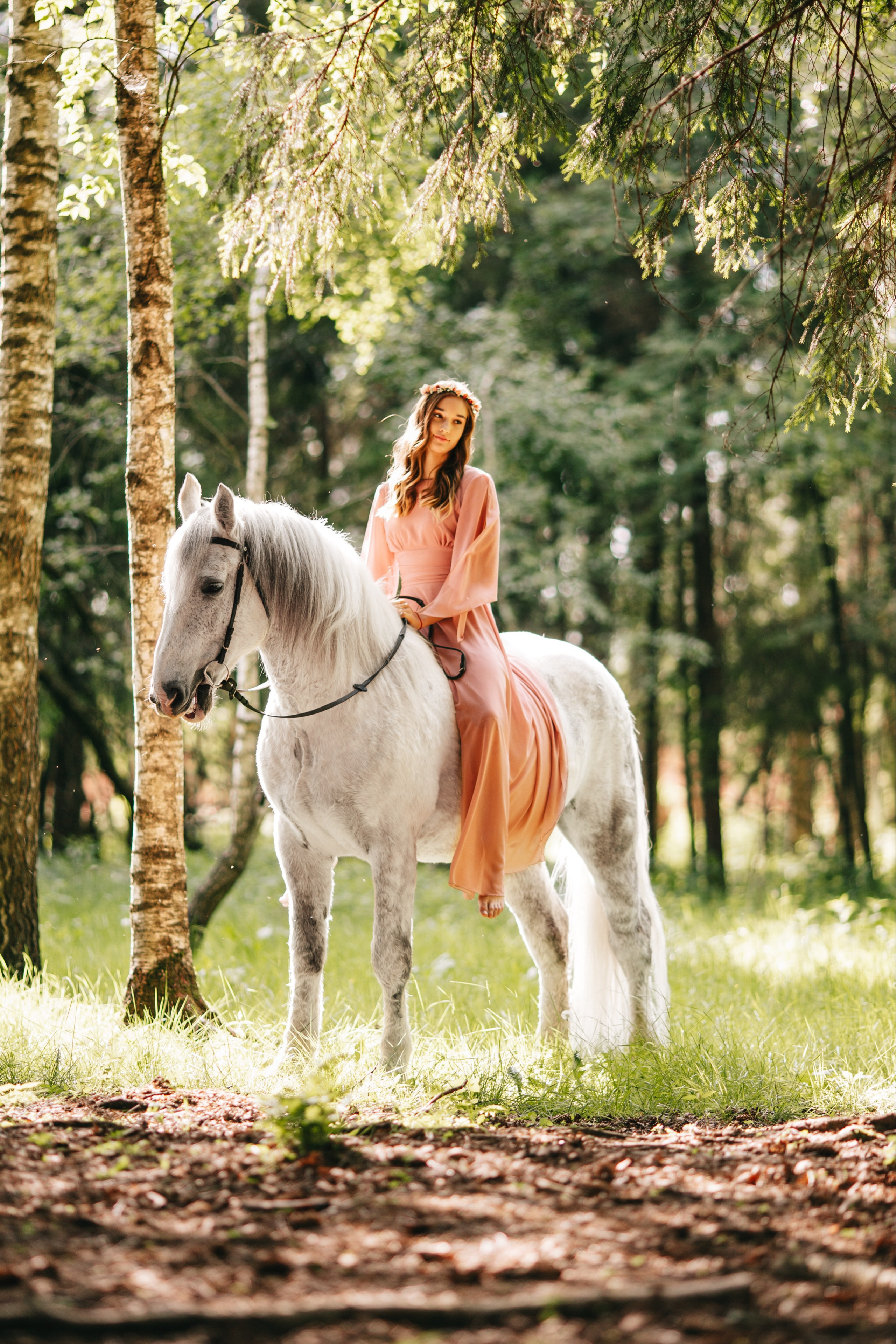 Фотосессия с лошадьми в Москве и МО, девушка в платье. Фотосессии с лошадьми