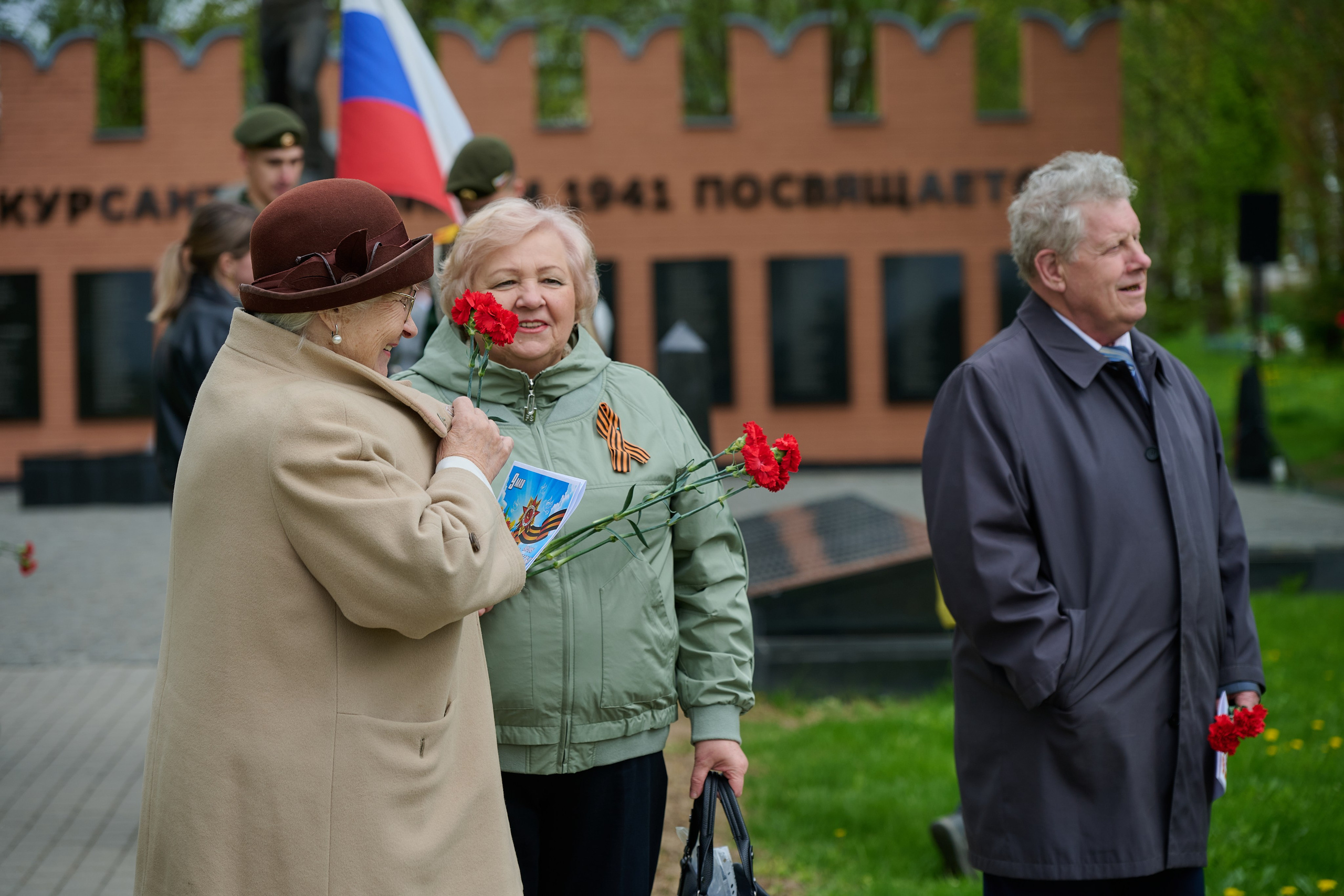 Памяти подвигу Кремлевских курсантов. Ярополец. Фотограф Роман Адлер
