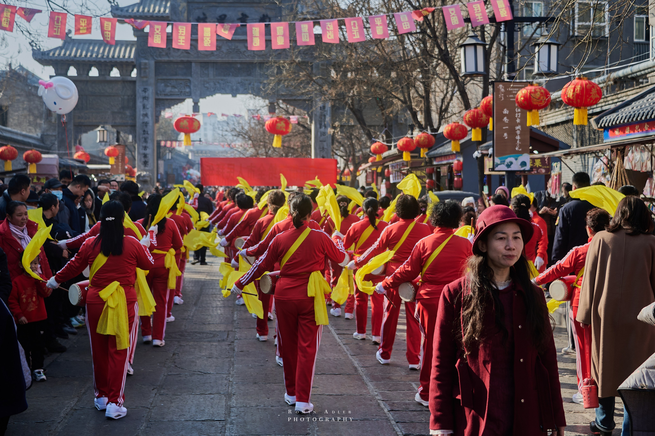 Новогодний парад в Цинчжоу. Китай. Фотограф Роман Адлер