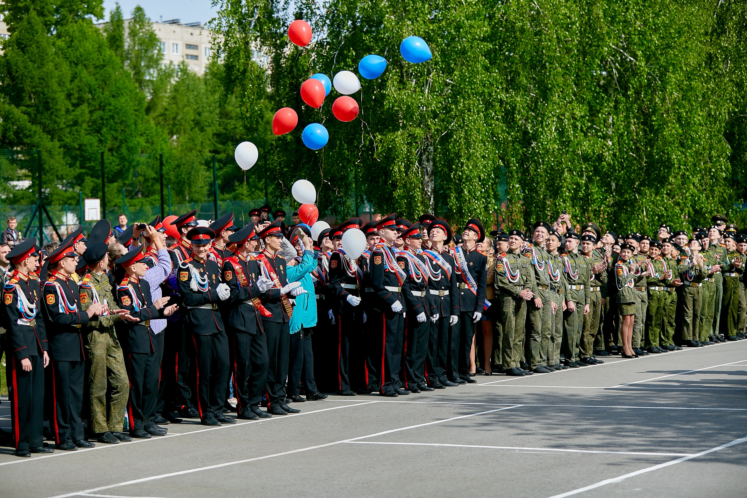 Кадеты последний звонок. Фотограф Вячеслав Фарунин