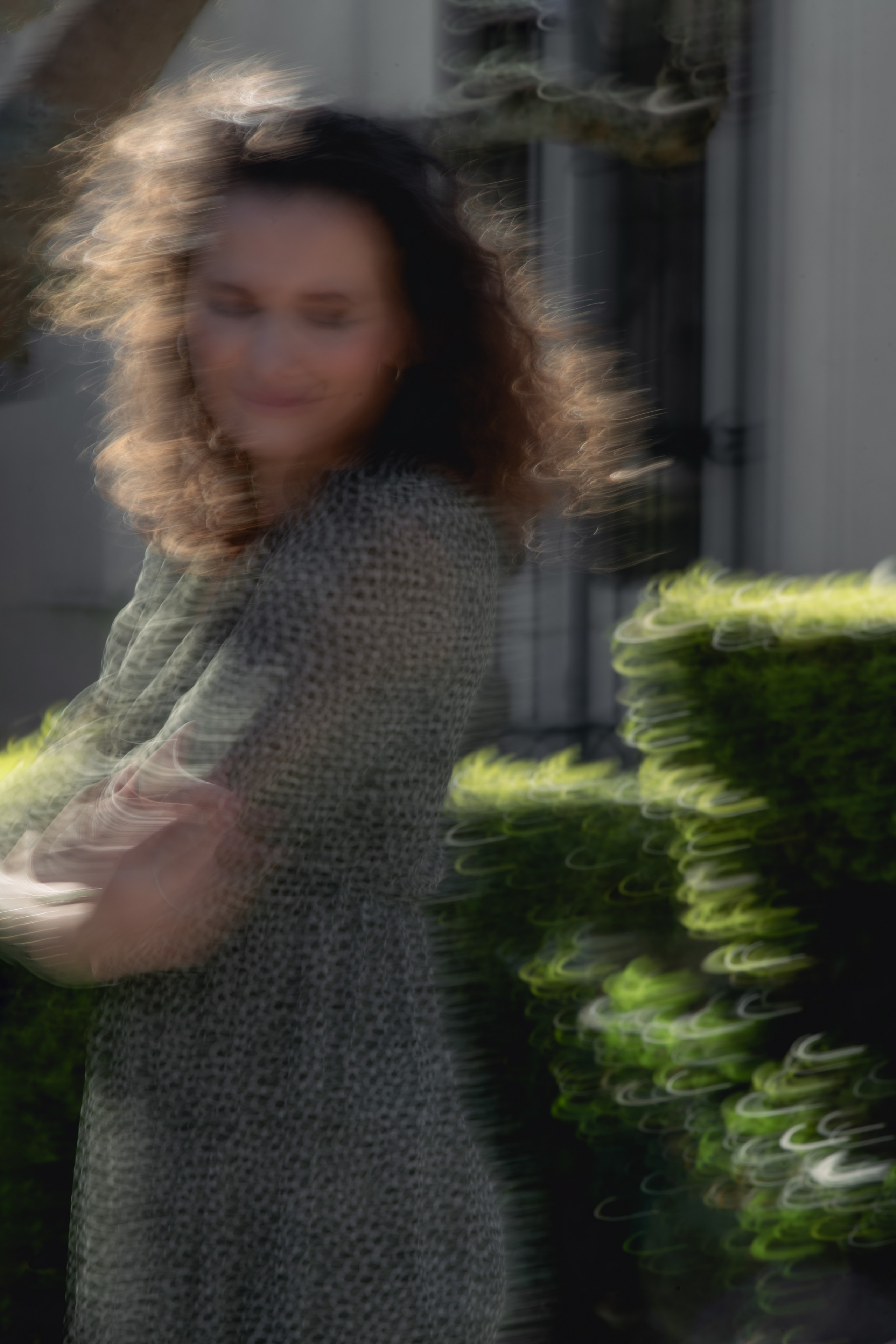 MARIA with Magnolias. Anastasiia Antoniuk portrait, family and couple photographer, Portugal