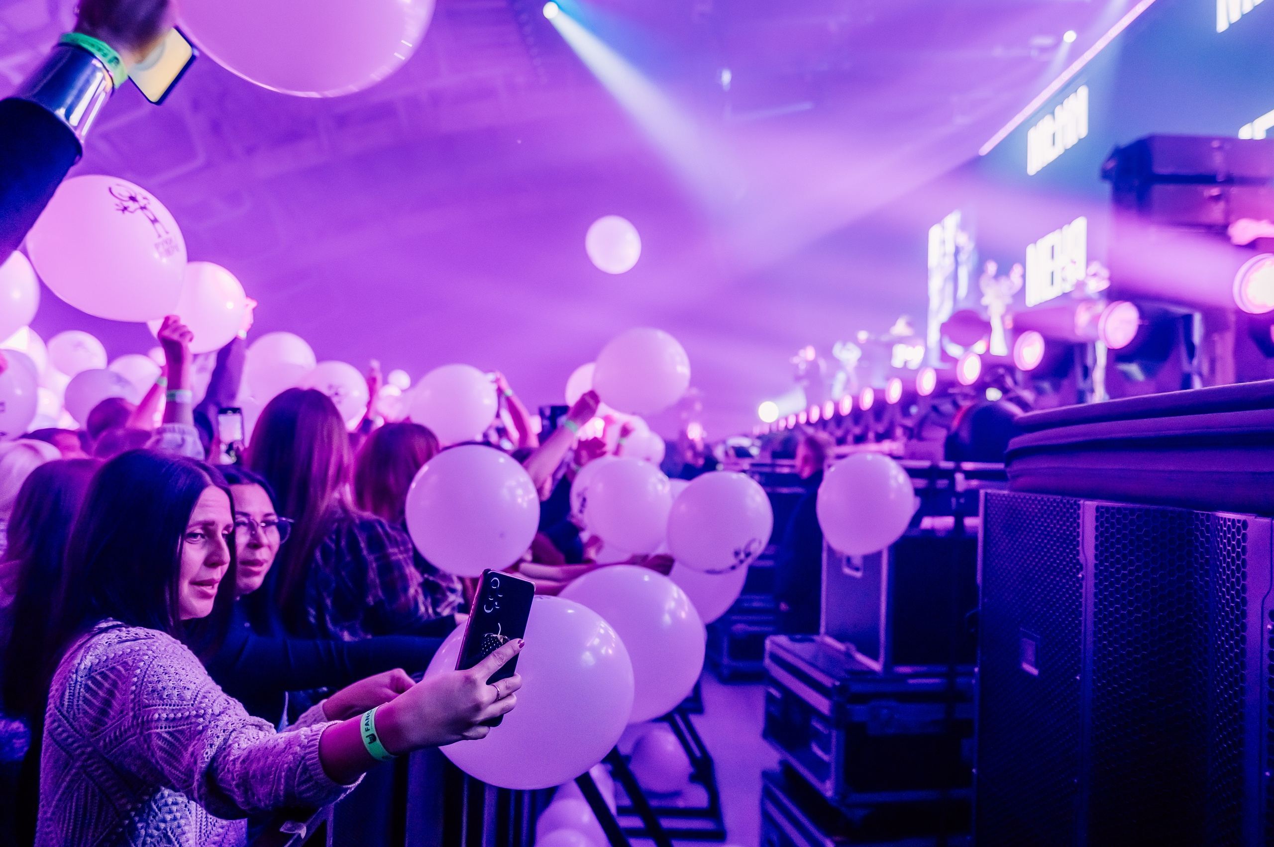 Руки вверх в Ледовом Дворце 15.11.2025. Детский фотограф, семейный фотограф и репортажи в Кемерово