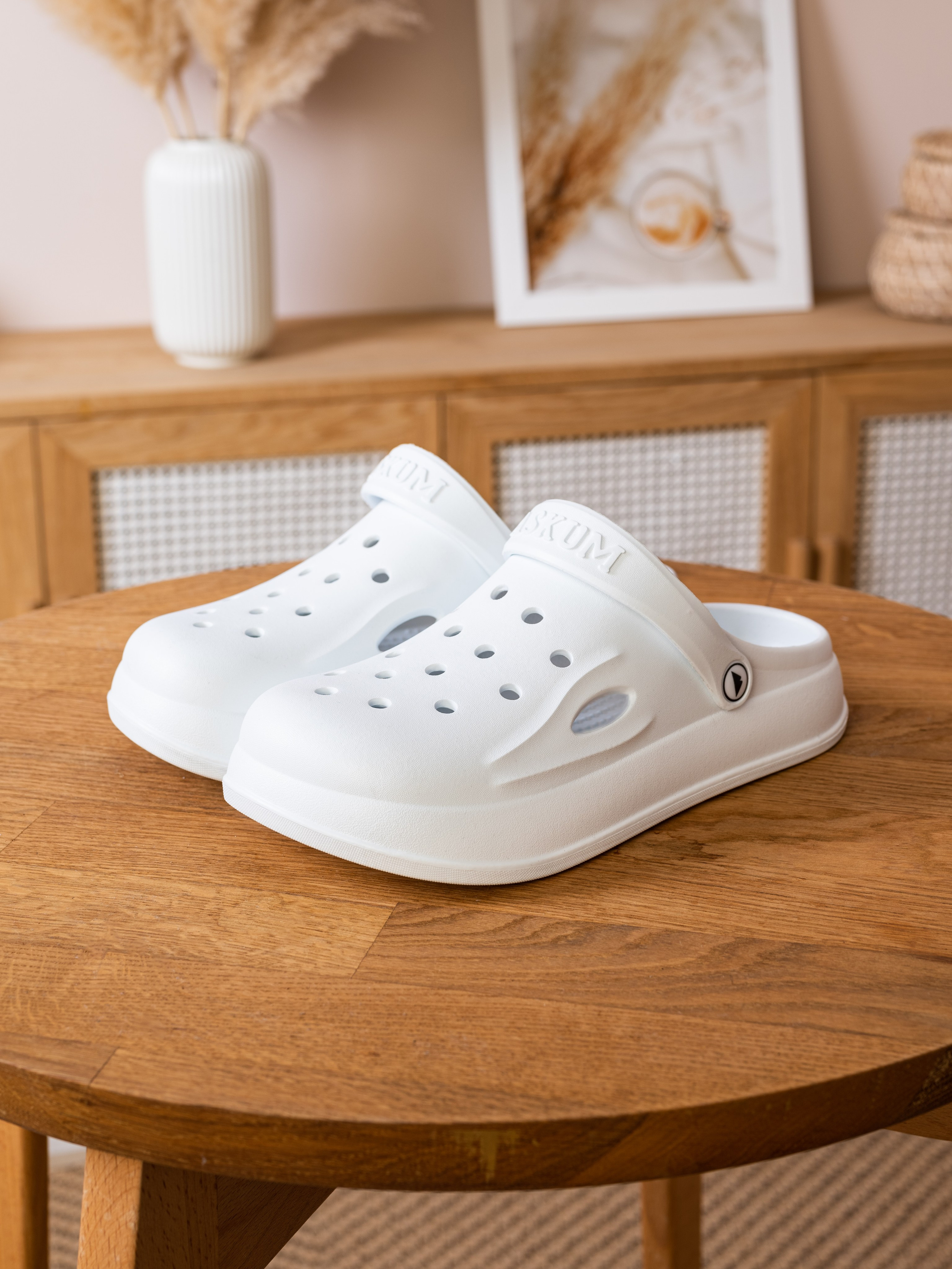 Сабо 1. Предметный фотограф, фото для маркетплейсов Пятигорск, КМВ