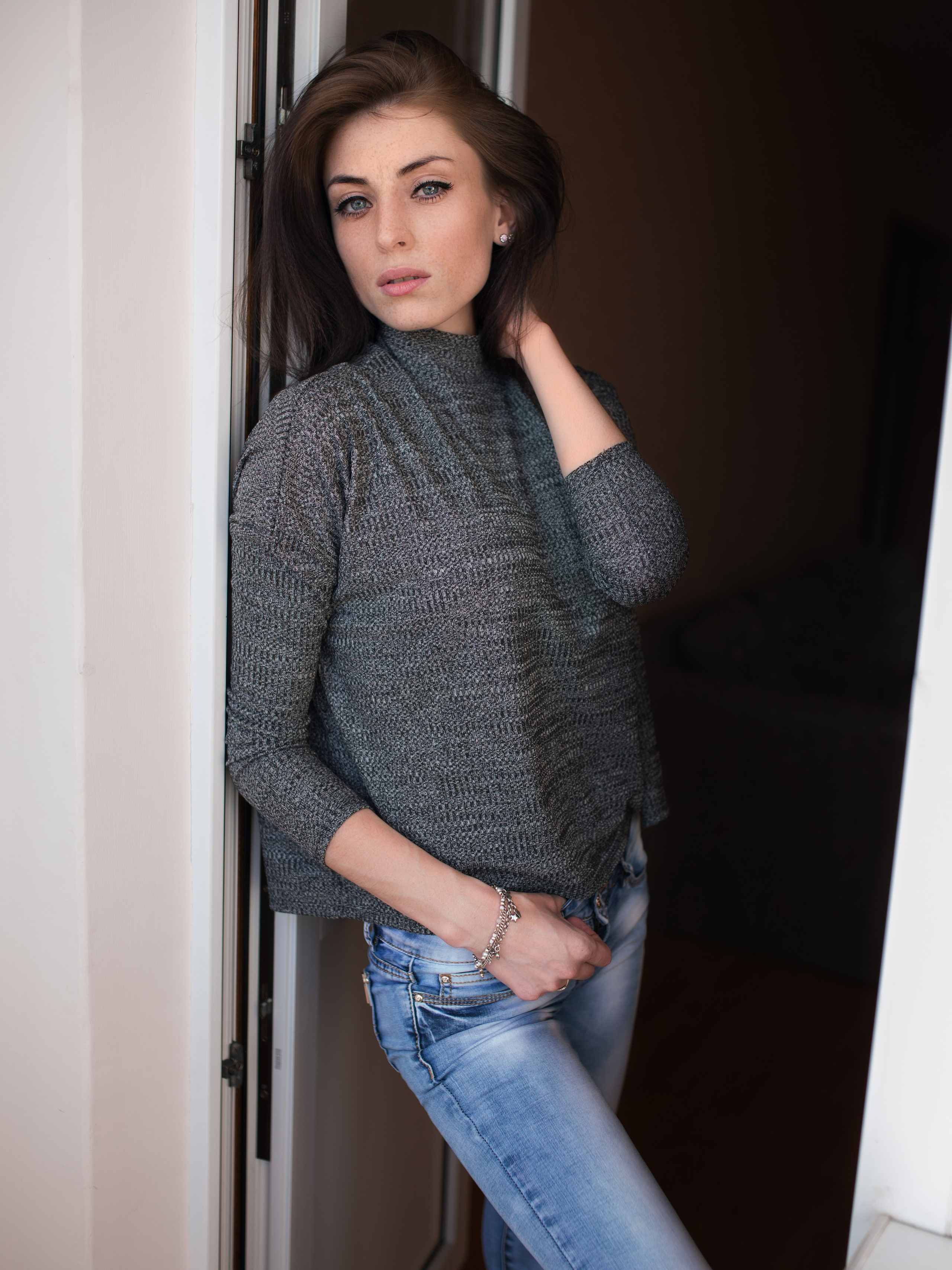 Портреты с Надеждой у окна для «себя»