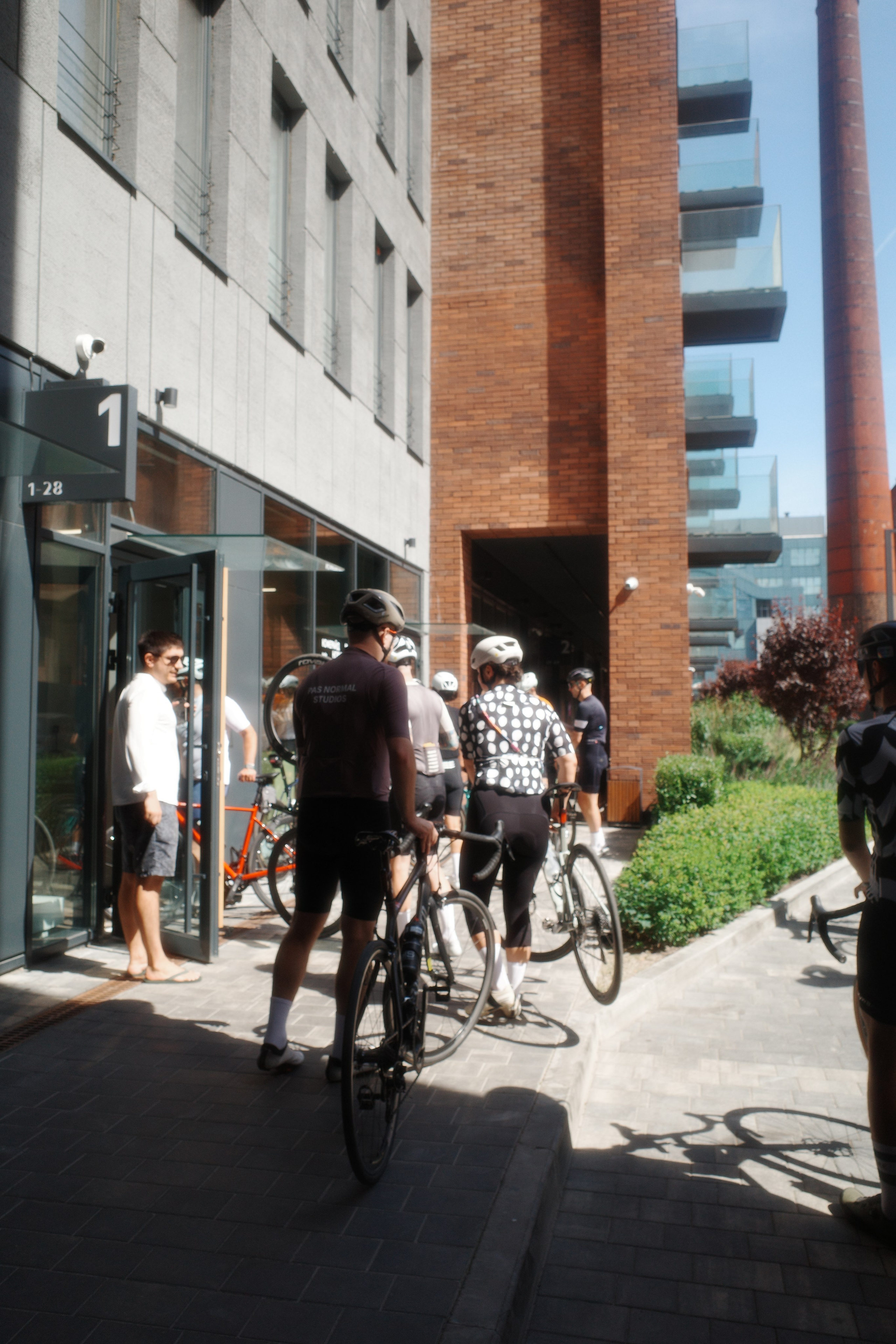 VELOCULT x LUXSHOSSE. Butorarock