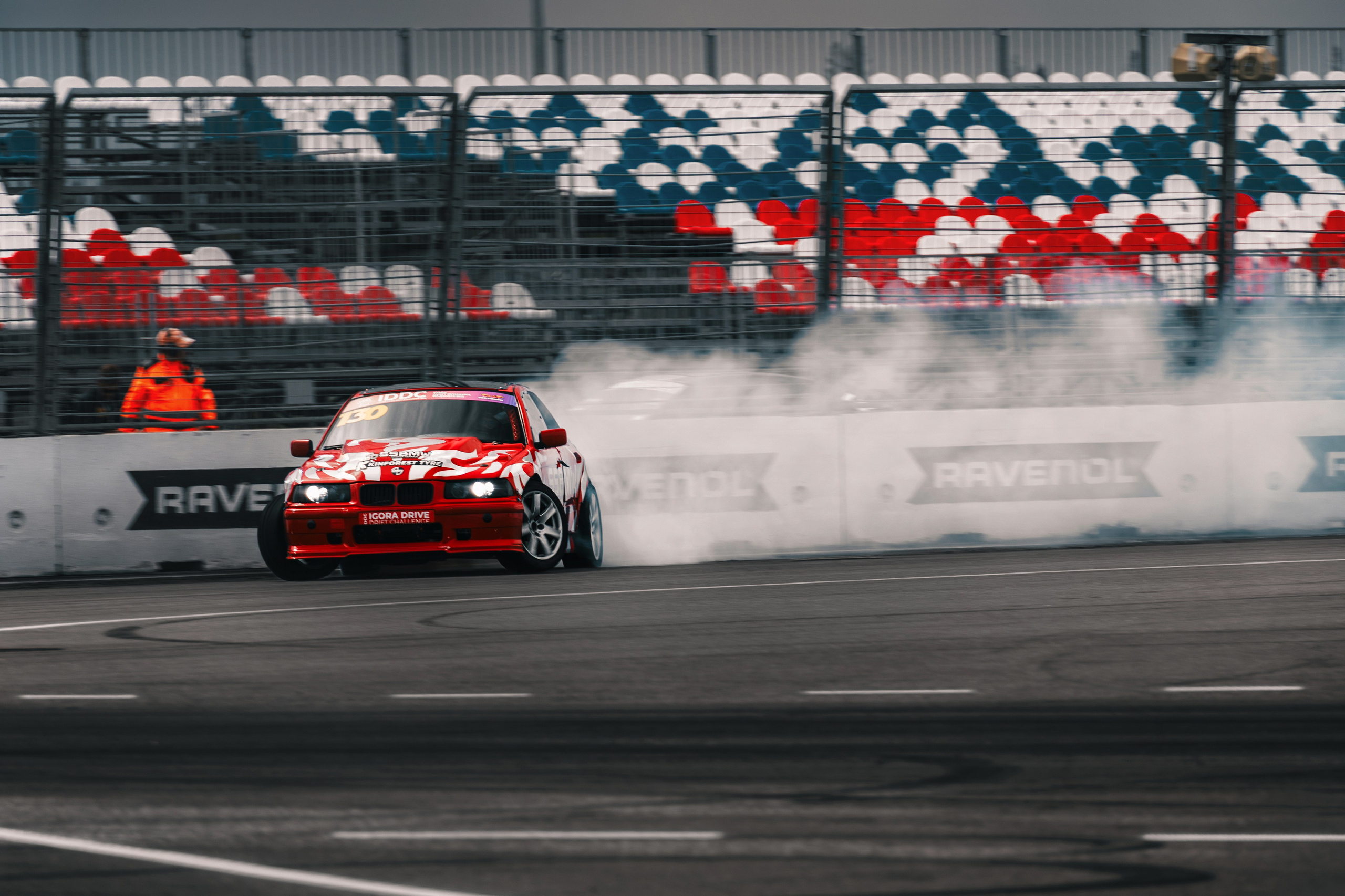 IDDC Этап 2: Бетонный Колизей и блогеры в деле