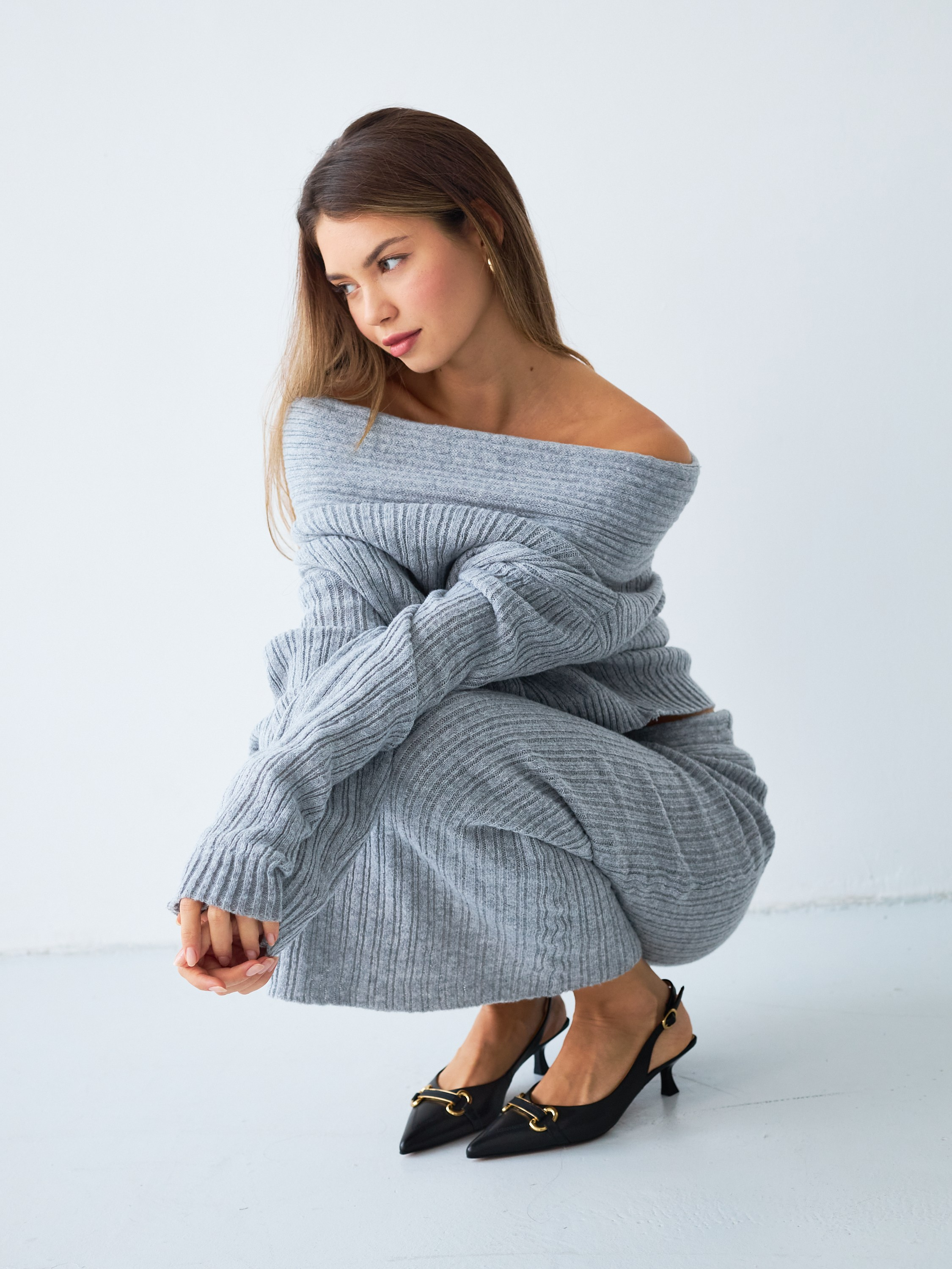 Фотосъемка теплых платьев Екатеринбург Wildberries ВБ Ozon Озон фотосессия одежды Екб заказать цена фотосъемка товара WB трикотаж карточки. Фотограф Екатеринбург Анастасия Жерновская | Маркетплейсы и нейрофото