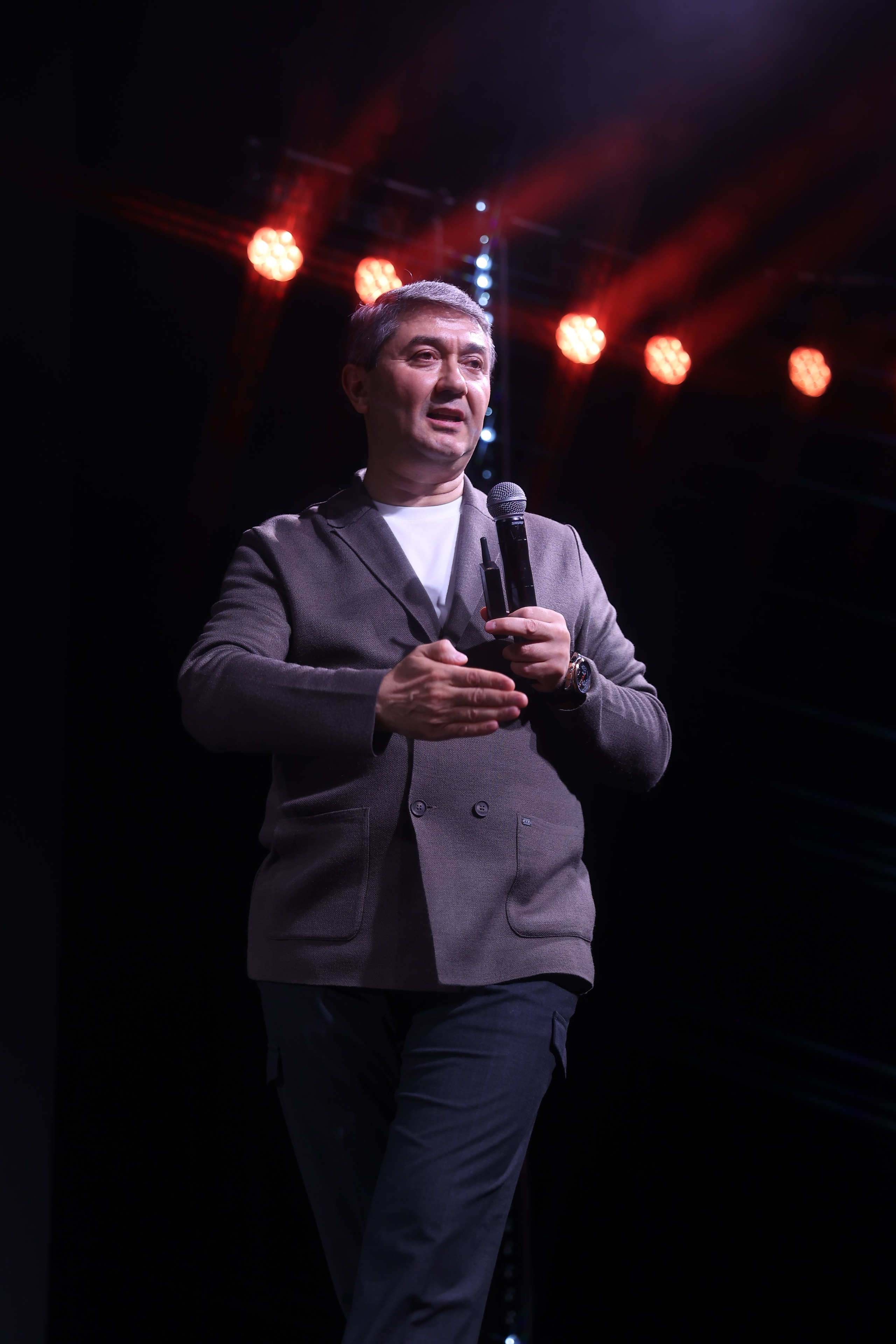 Оскар Хартманн. Business standup тур. Александра, репортажный и событийный фотограф