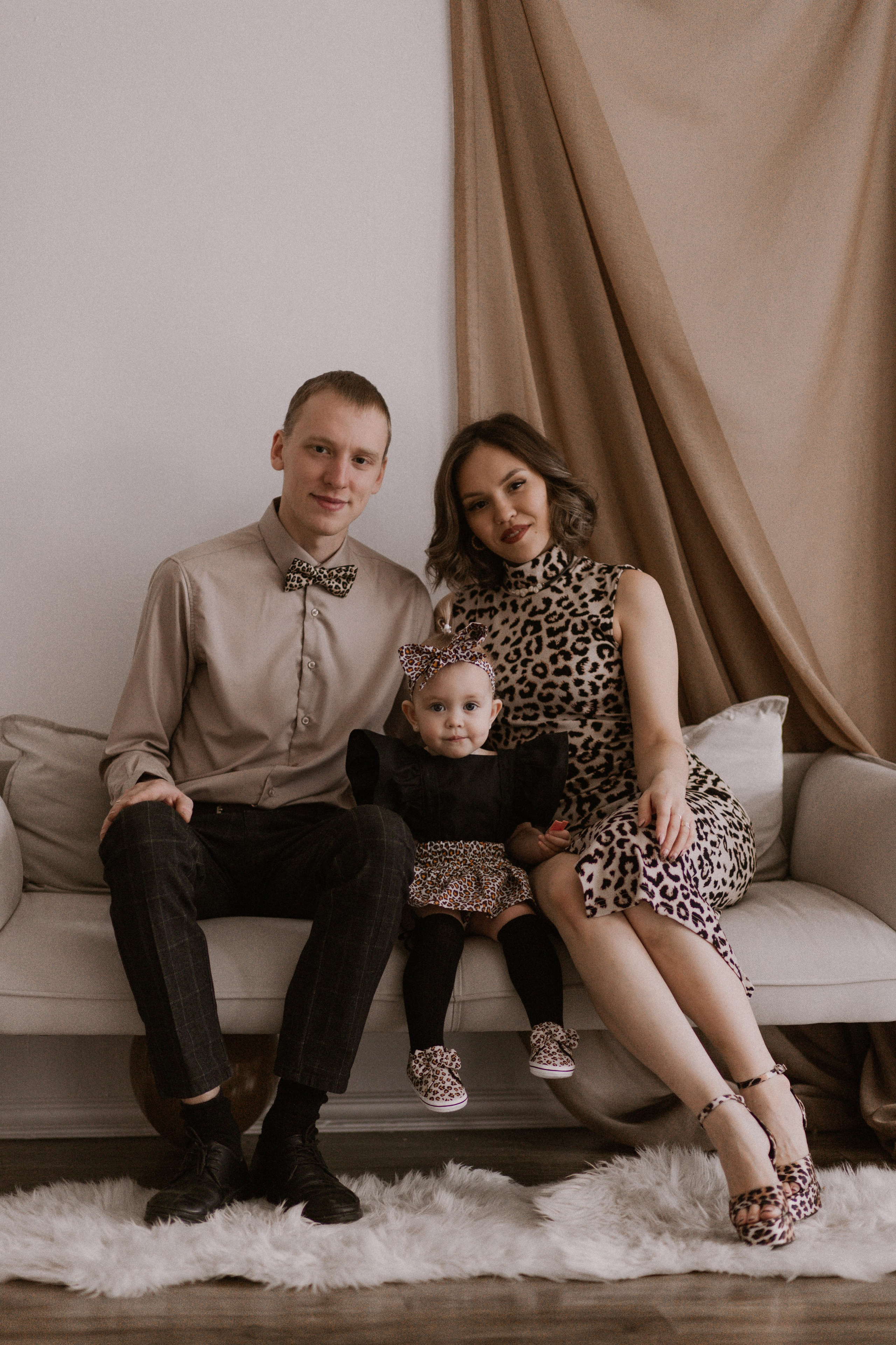 Олеся, Есения и Артём. Главная