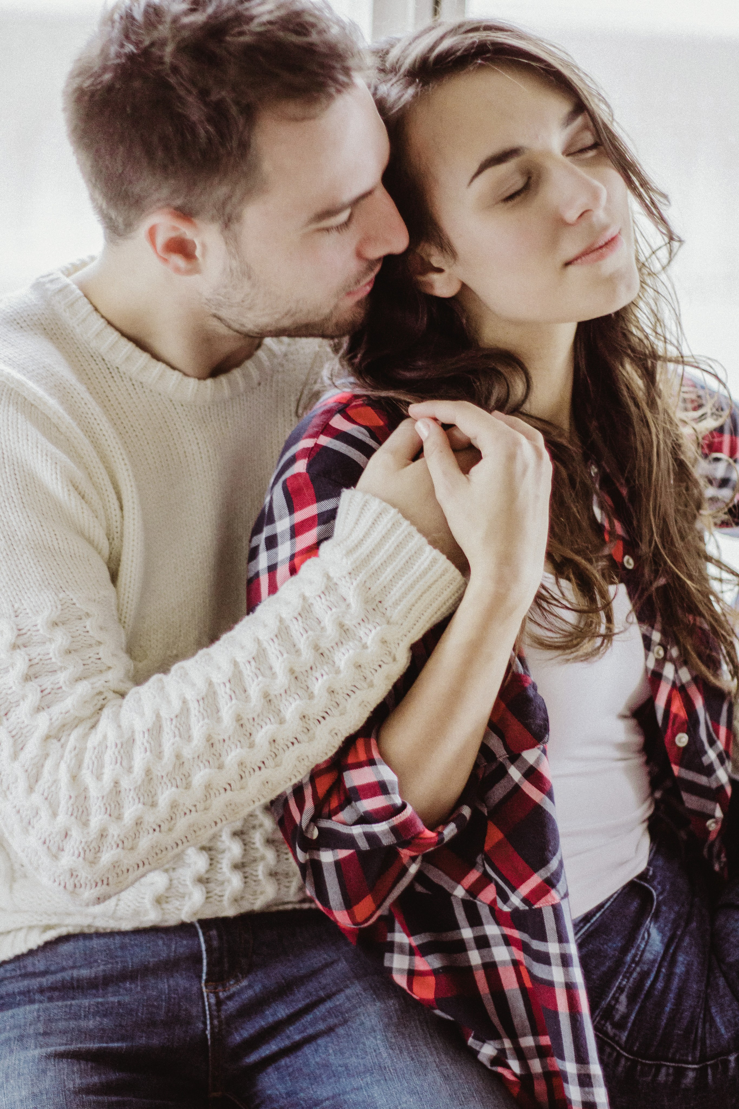 Уютная зимняя фотосессия для двоих дома