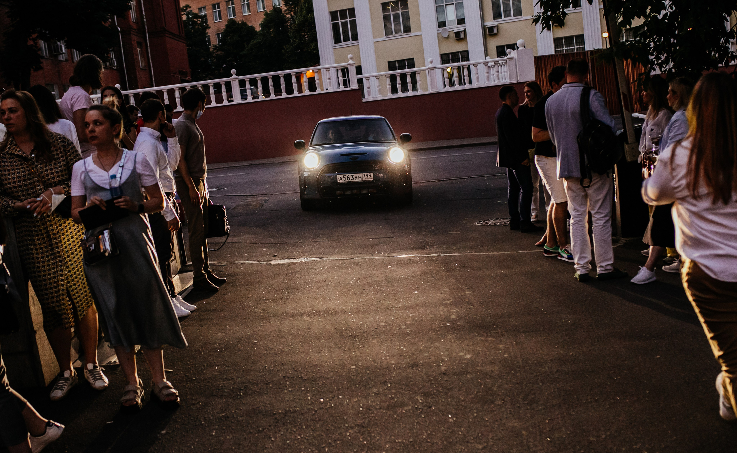 New MINI Cooper в Гоголь Центре. Репортажный, event, концертный и backstage фотограф из Москвы Виталий Кривцов