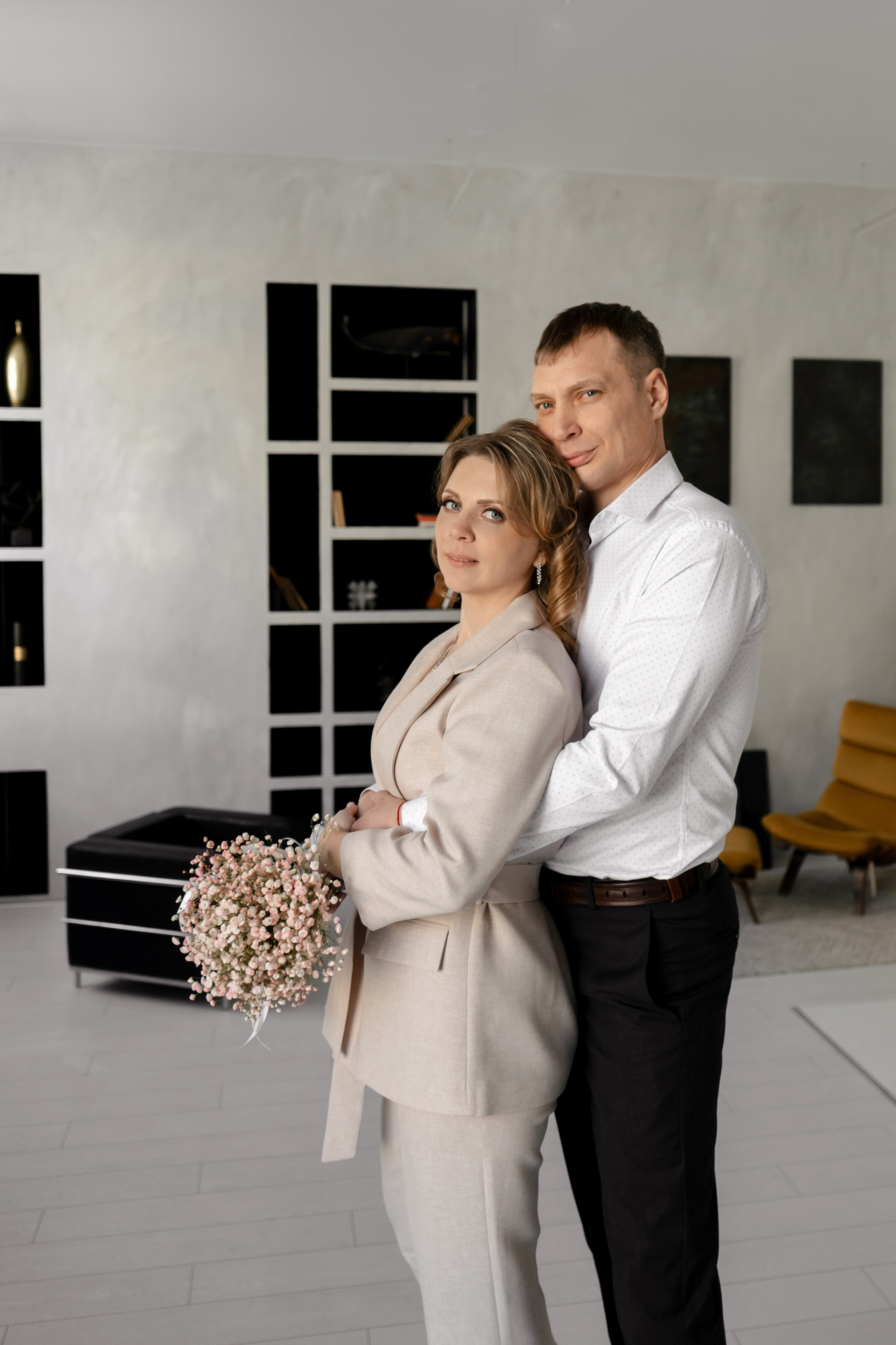 Стильная пара в фотостудии