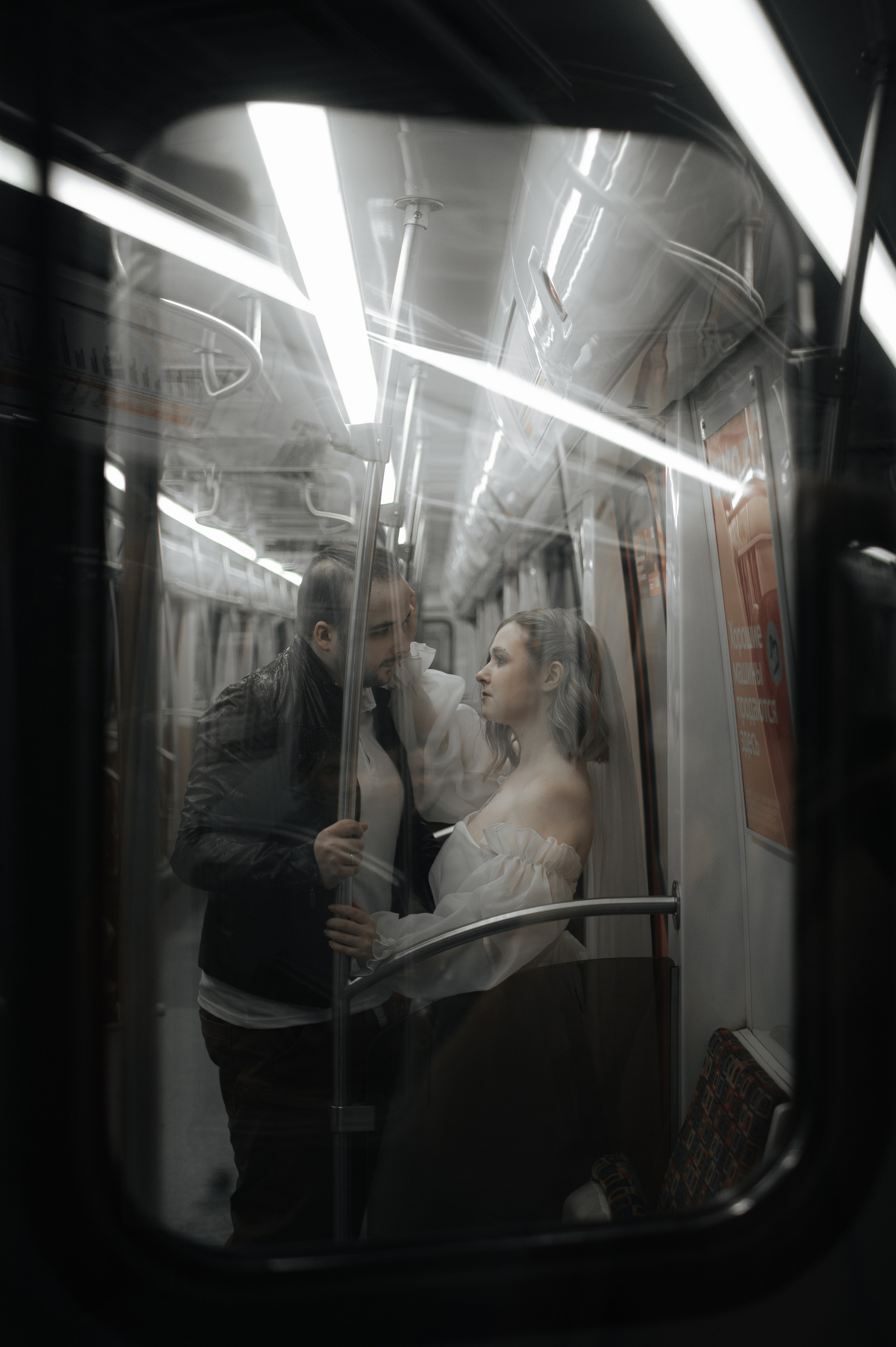 Свадебная в метро. Семейный и свадебный фотограф в Санкт-Петербурге Юлия Мельникова