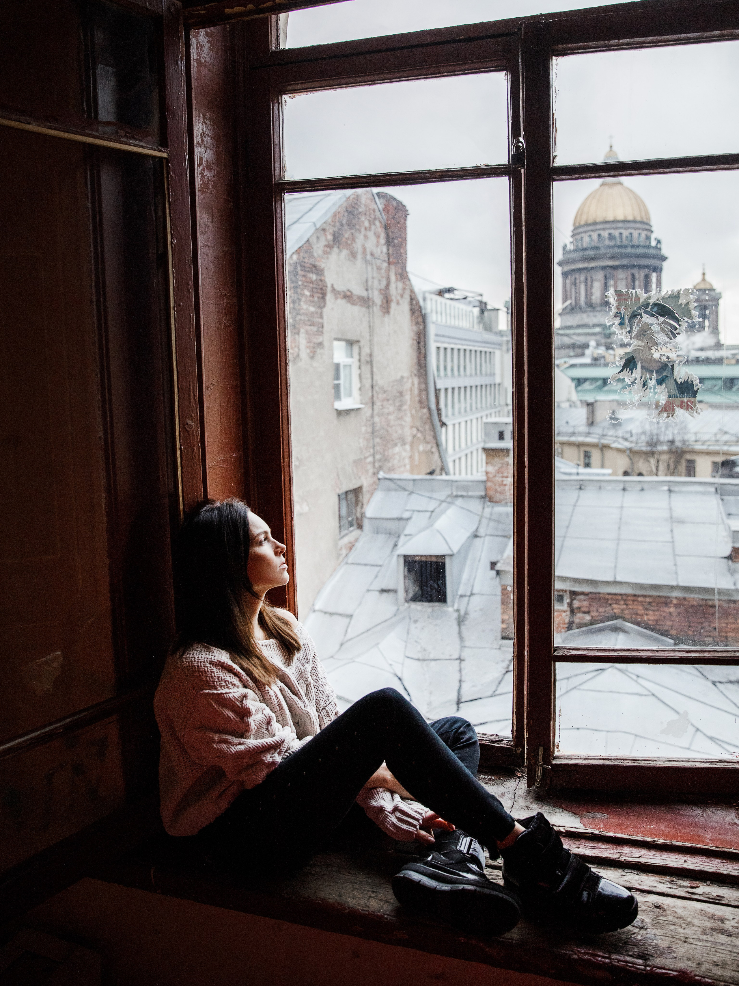 Ню-фотосессия в студии: ЧБ портреты и эстетика тела