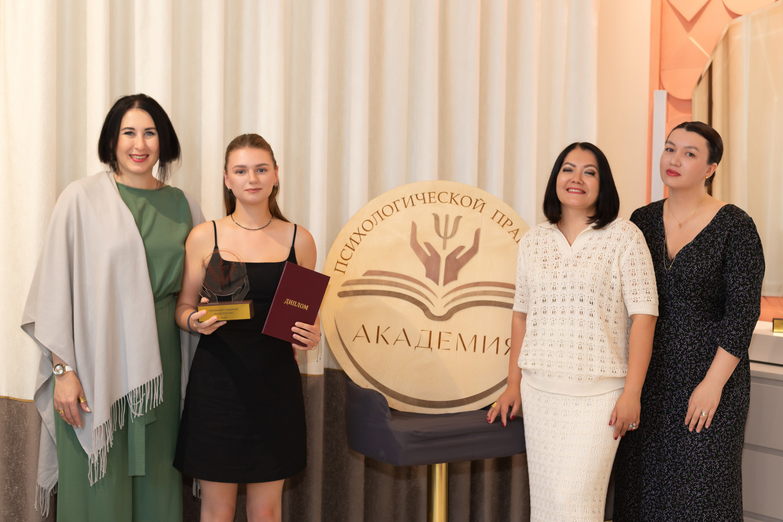 Выпускной курса психологов. Ирина Квасова | Фотограф в стиле VOGUE | Тюмень