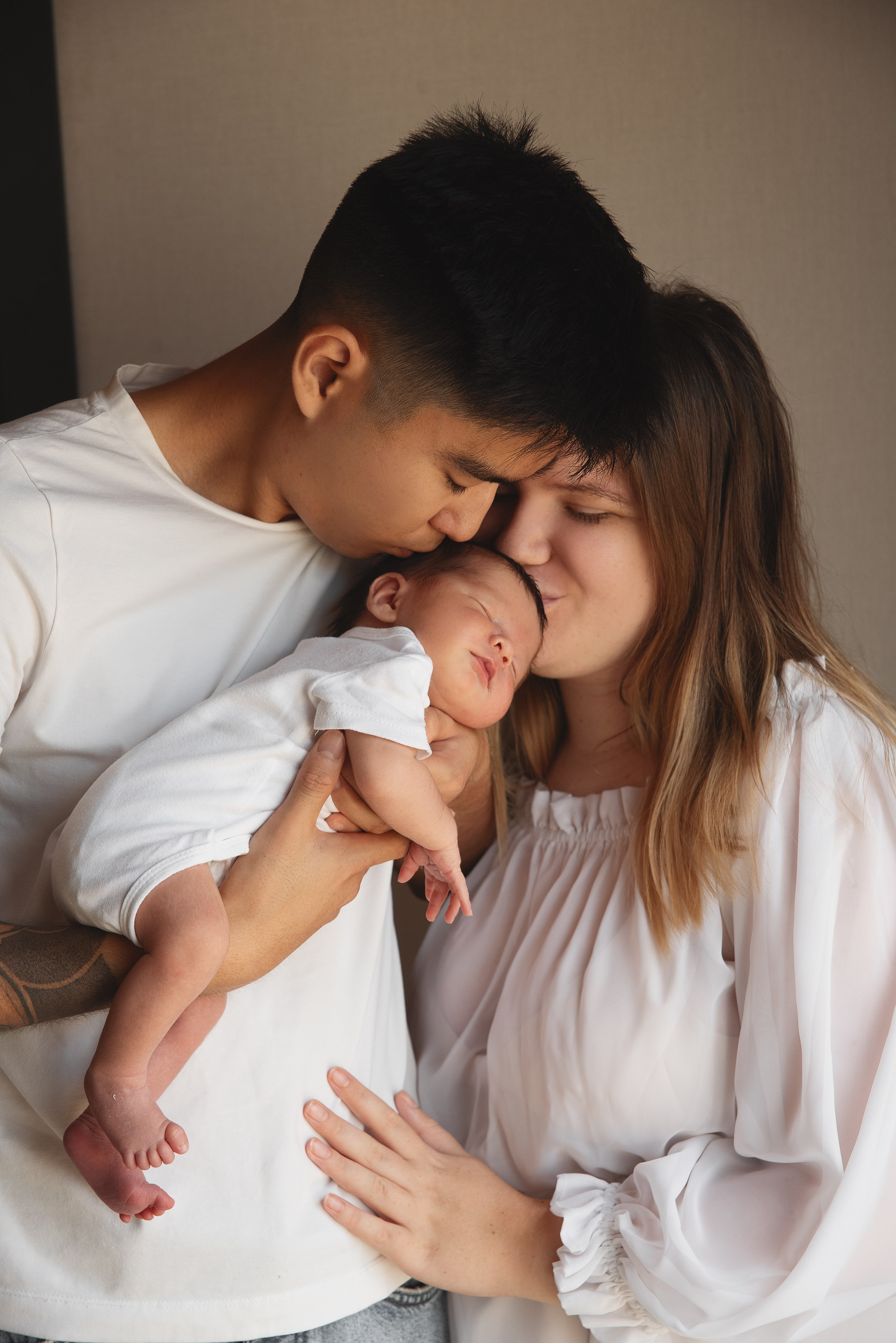 Семейная фотосессия с новорожденным Эрнест. Семейный фотограф в Южно-Сахалинске Анастасия Лимарева