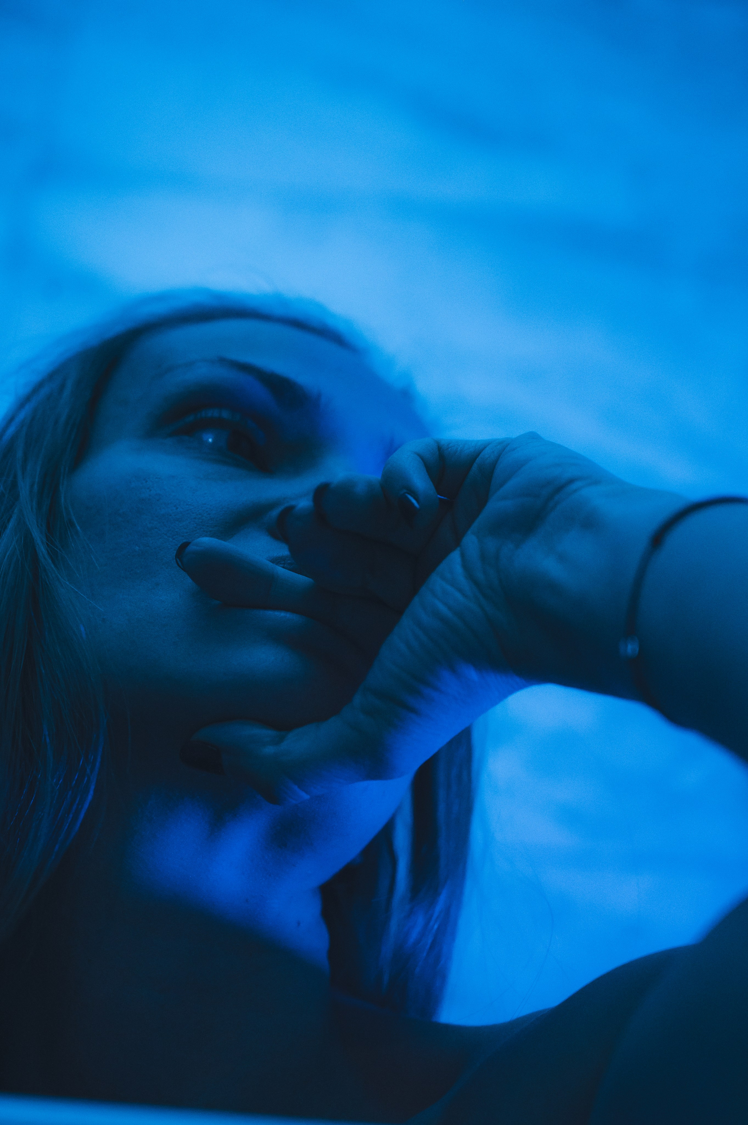 Фото проект "Внутри". Был представлен на выставке в Дортмунде Германия январь 2025 года. Спортивный фотограф в Москве Фадеева Ирина. Соревнования, турниры, чемпионаты по танцам. отчетные концерты, съемка под водой