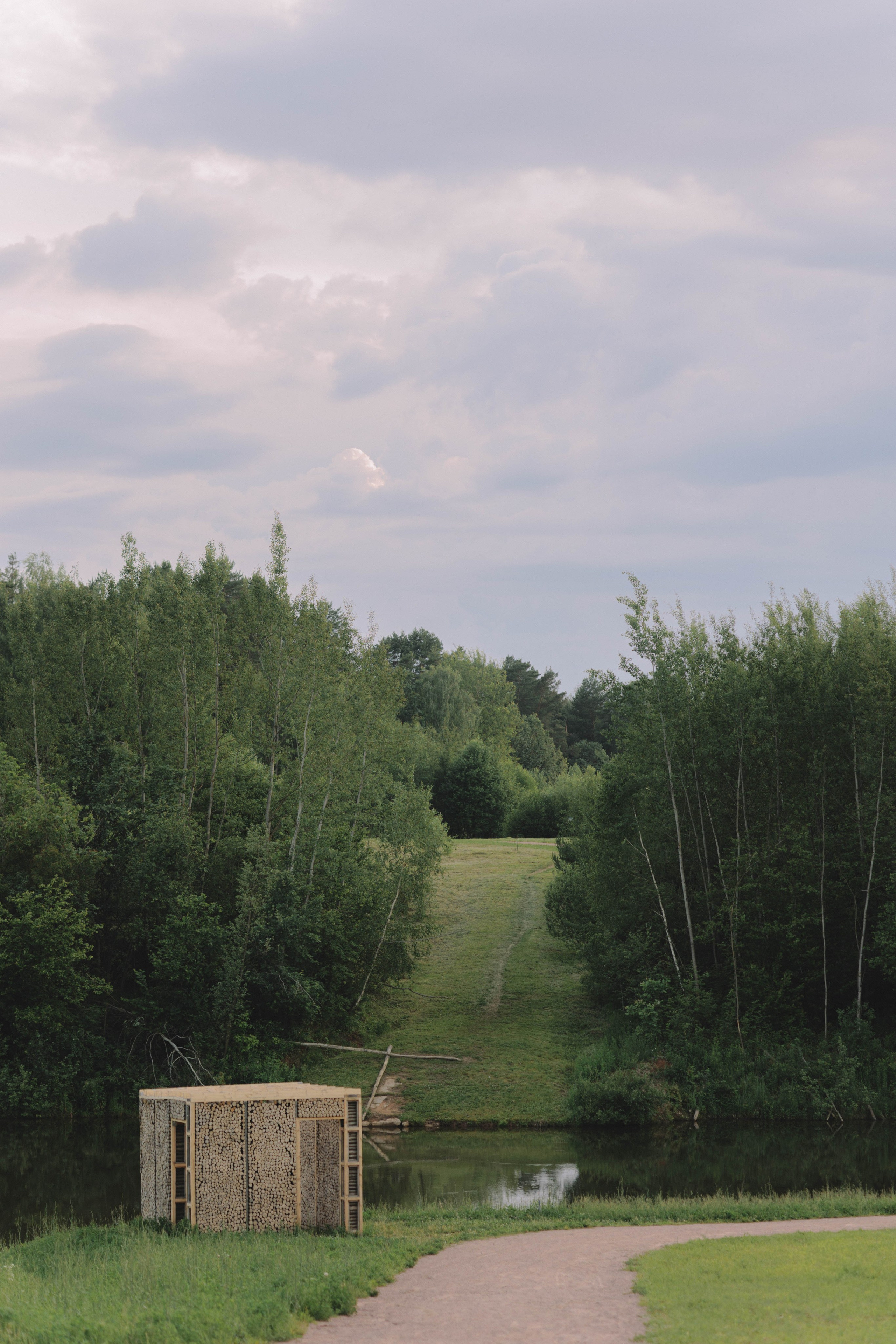 Прогулка по парку. Фотография о важном