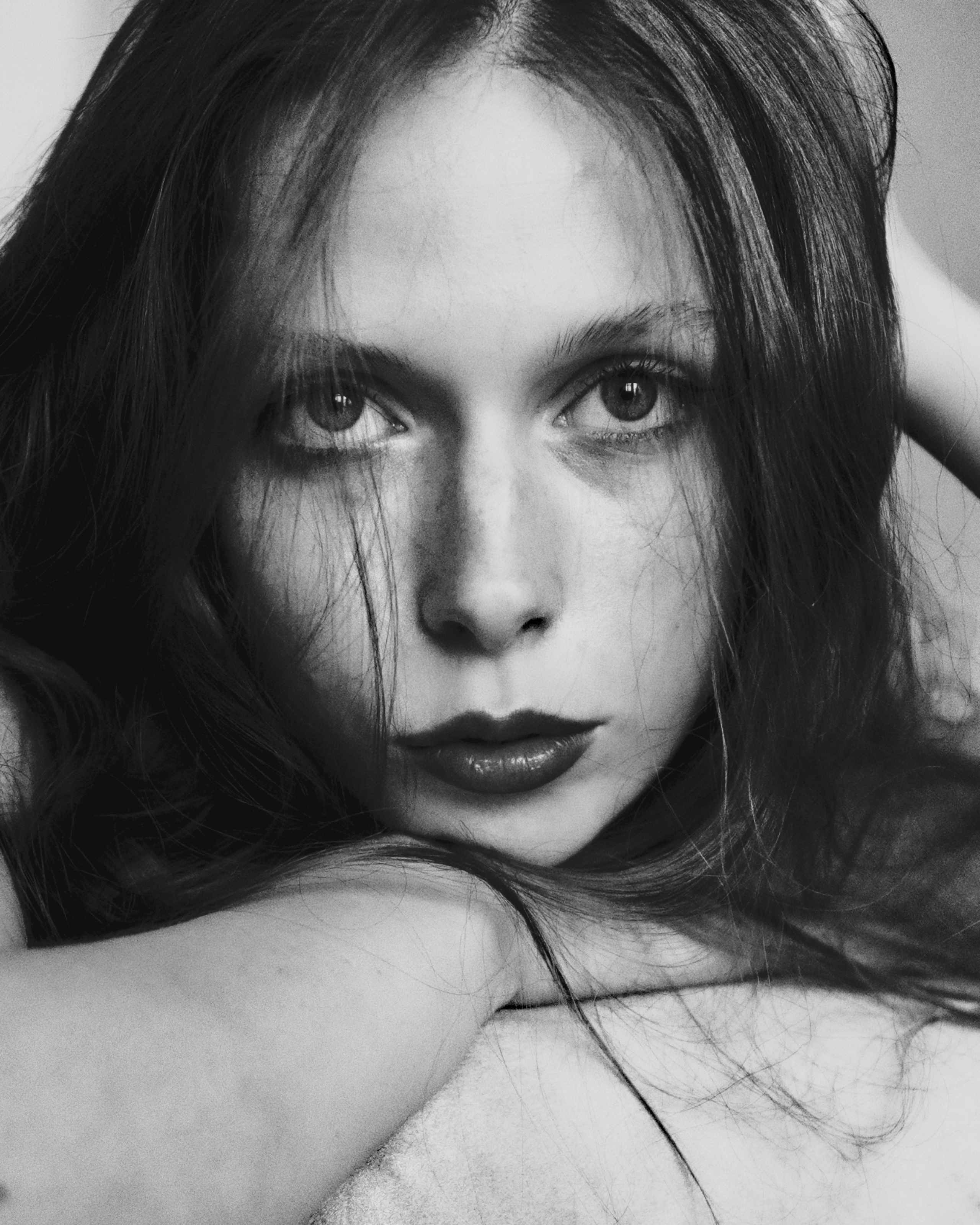 Портретный фотограф и видеограф в Москве Кошеренкова Екатерина. Черно белая-съёмка. Минимализм