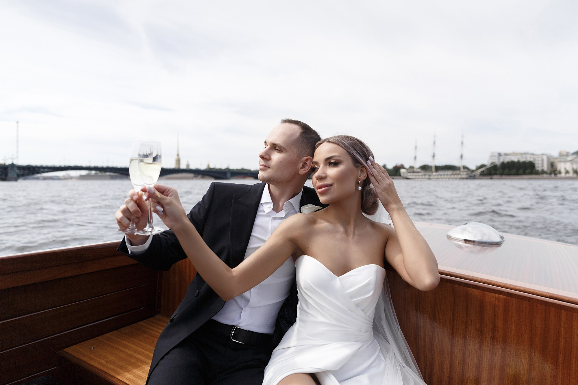 Свадьба на катере. Свадебный фотограф в Санкт-Петербурге Наталья Вендт