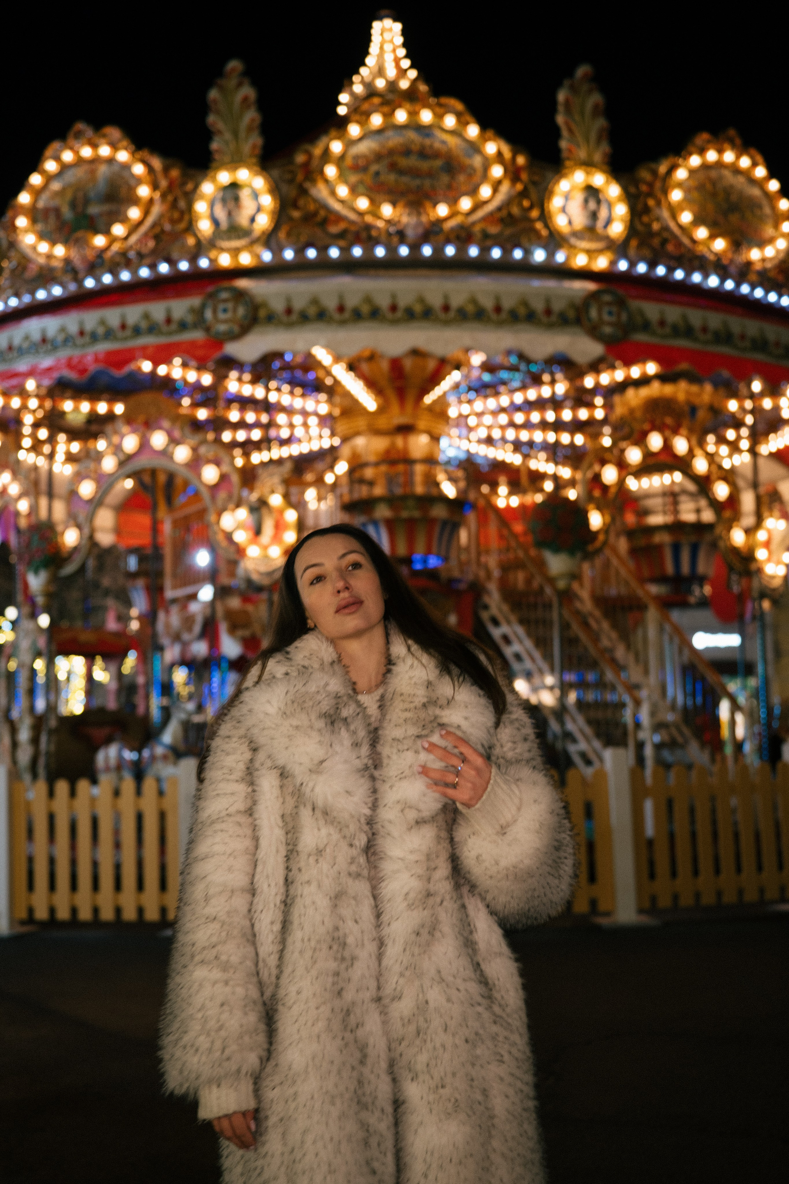 ПРОГУЛКА НА МАНЕЖНОЙ ПЛОЩАДИ ДЛЯ ДЕВУШКИ ПЕРЕД НОВЫМ ГОДОМ (НОВОГОДНЯЯ ФОТОСЕССИИЯ НА МАНЕЖНОЙ ПЛОЩАДИ). Профессиональный фотограф, Санкт-Петербург — Виктория Богомолова