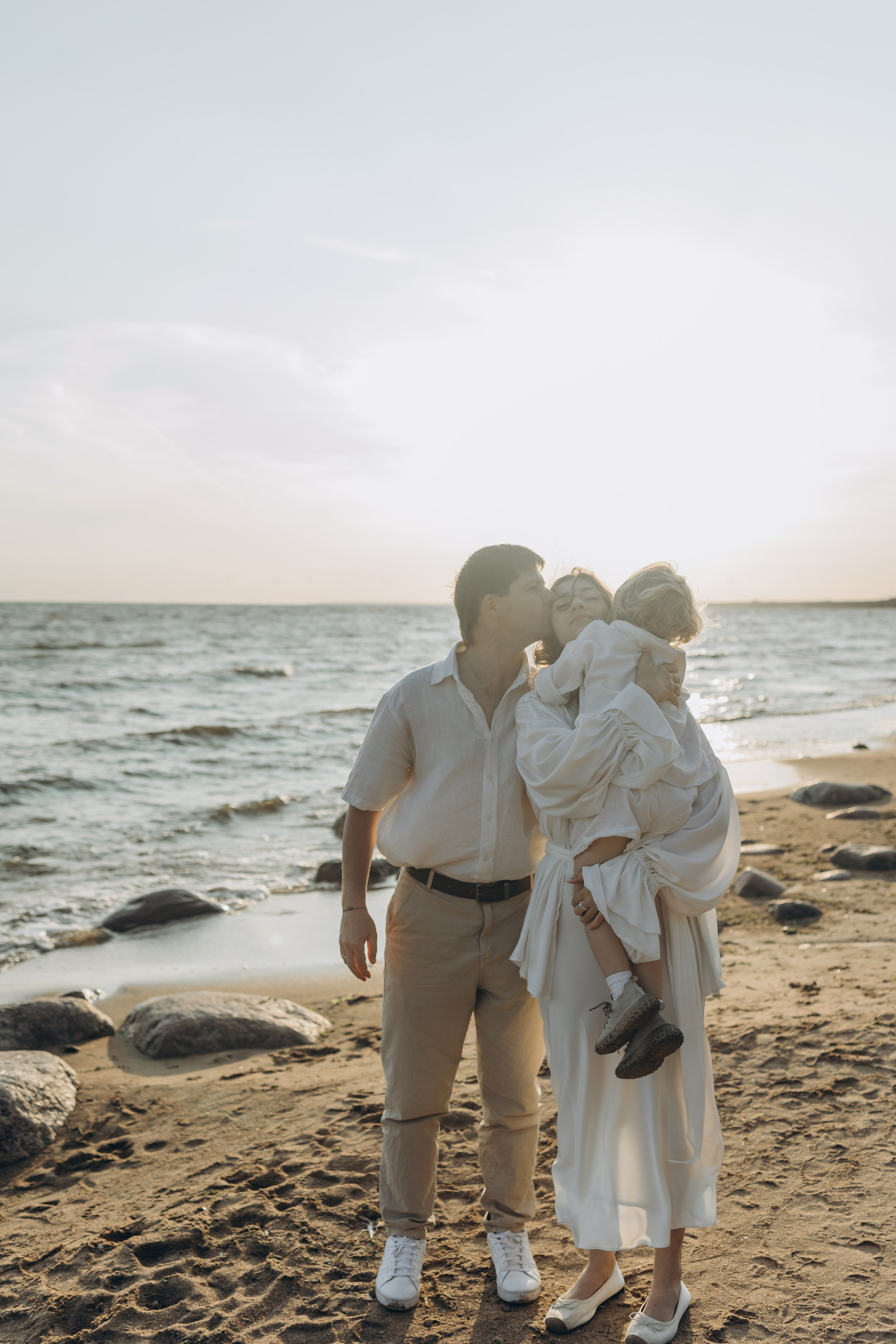 Эмилия, Дмитрий и Демид на Финском заливе. Семейный фотограф в Москве Виктория Ястребинская