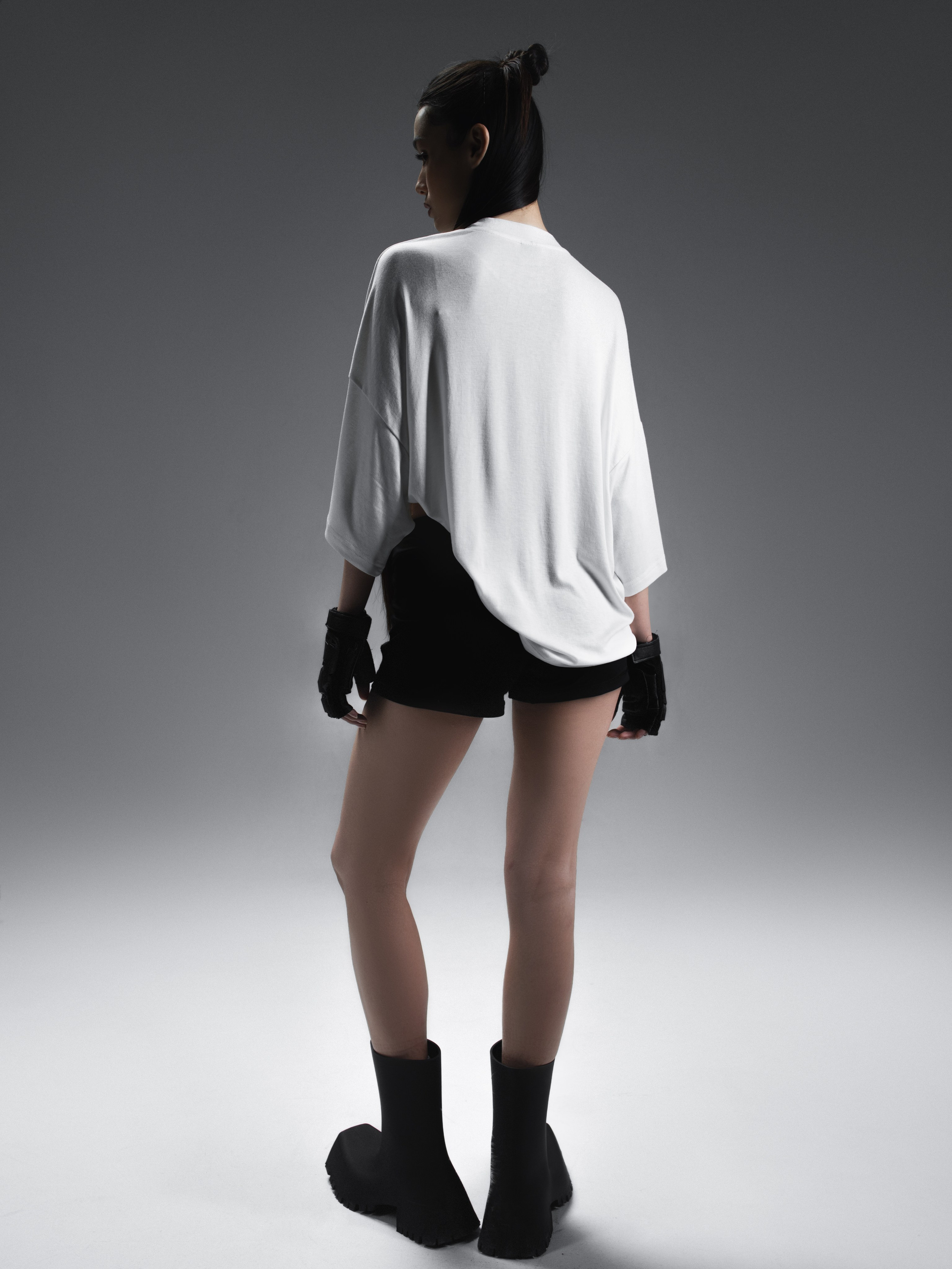 КАТАЛОГ | серый фон. RUNA production — стильные съемки для брендов