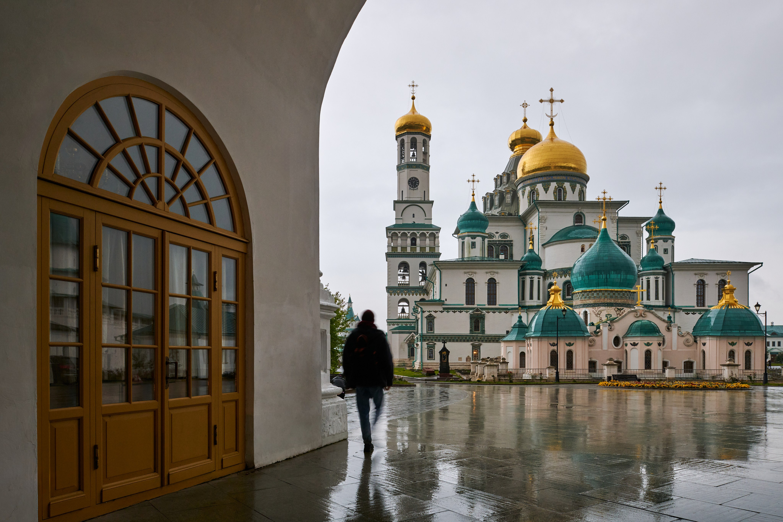 Новый Иерусалим в Истре — архитектурная прогулка под дождём. Фотограф для дизайнеров, застройщиков и бизнеса — интерьеры и архитектура — Свободный Роман в Москве и по России