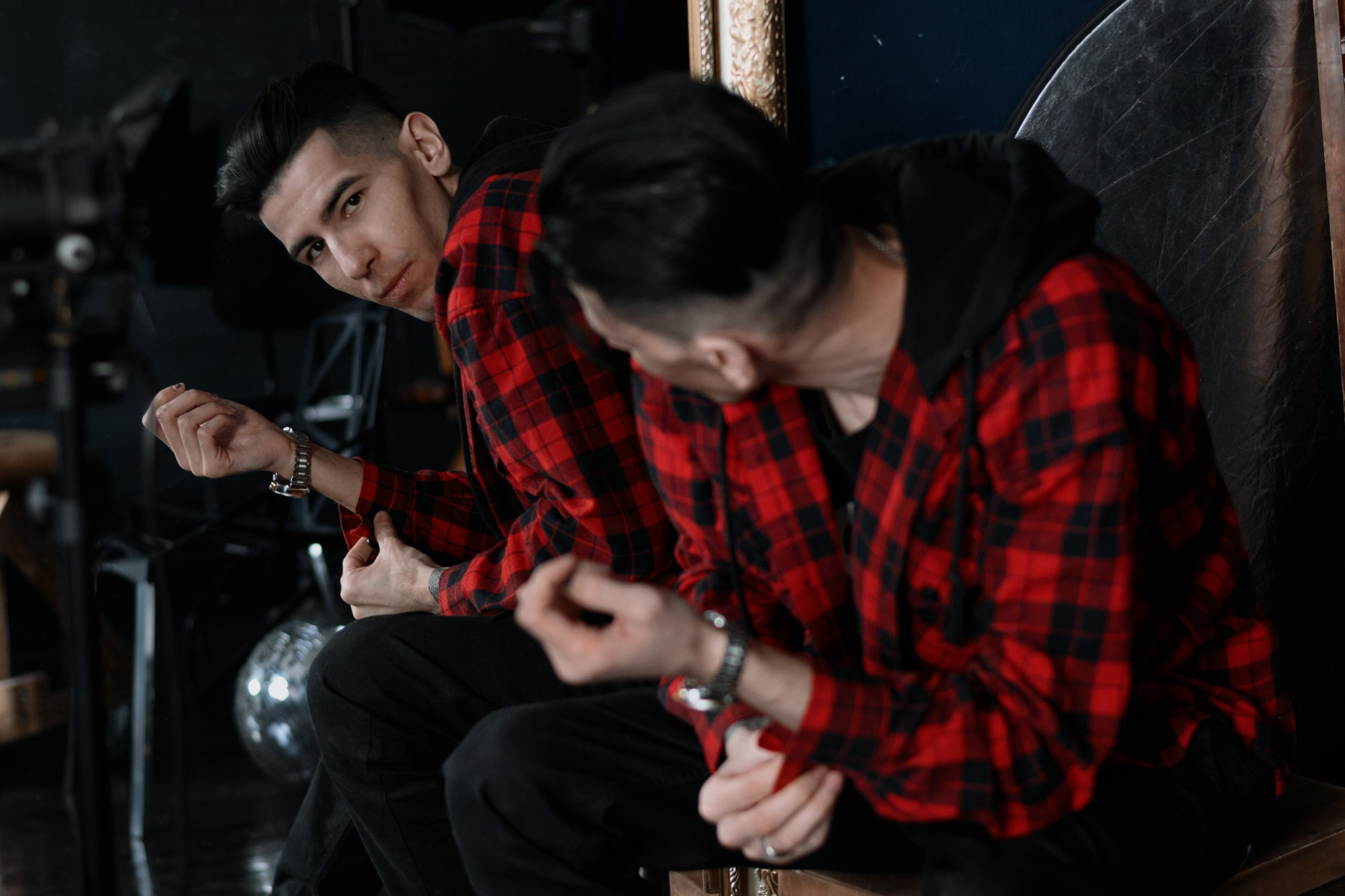 Мужской портрет в Тюмени: стильная студийная фотосессия. Портретный фотограф Тюмень Дарья Мустафина