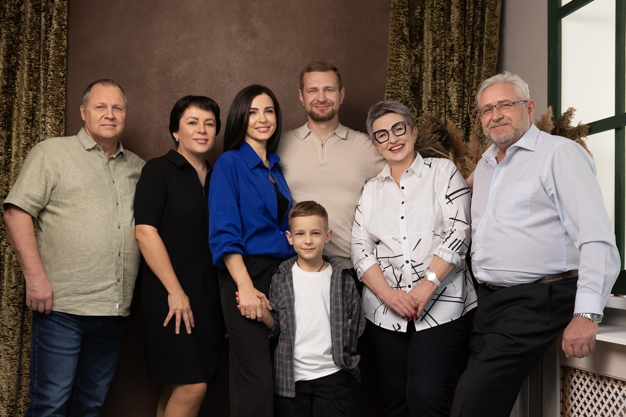 Семейная фотосессия в студии. Фотограф в Оренбурге. Профессиональный фотограф