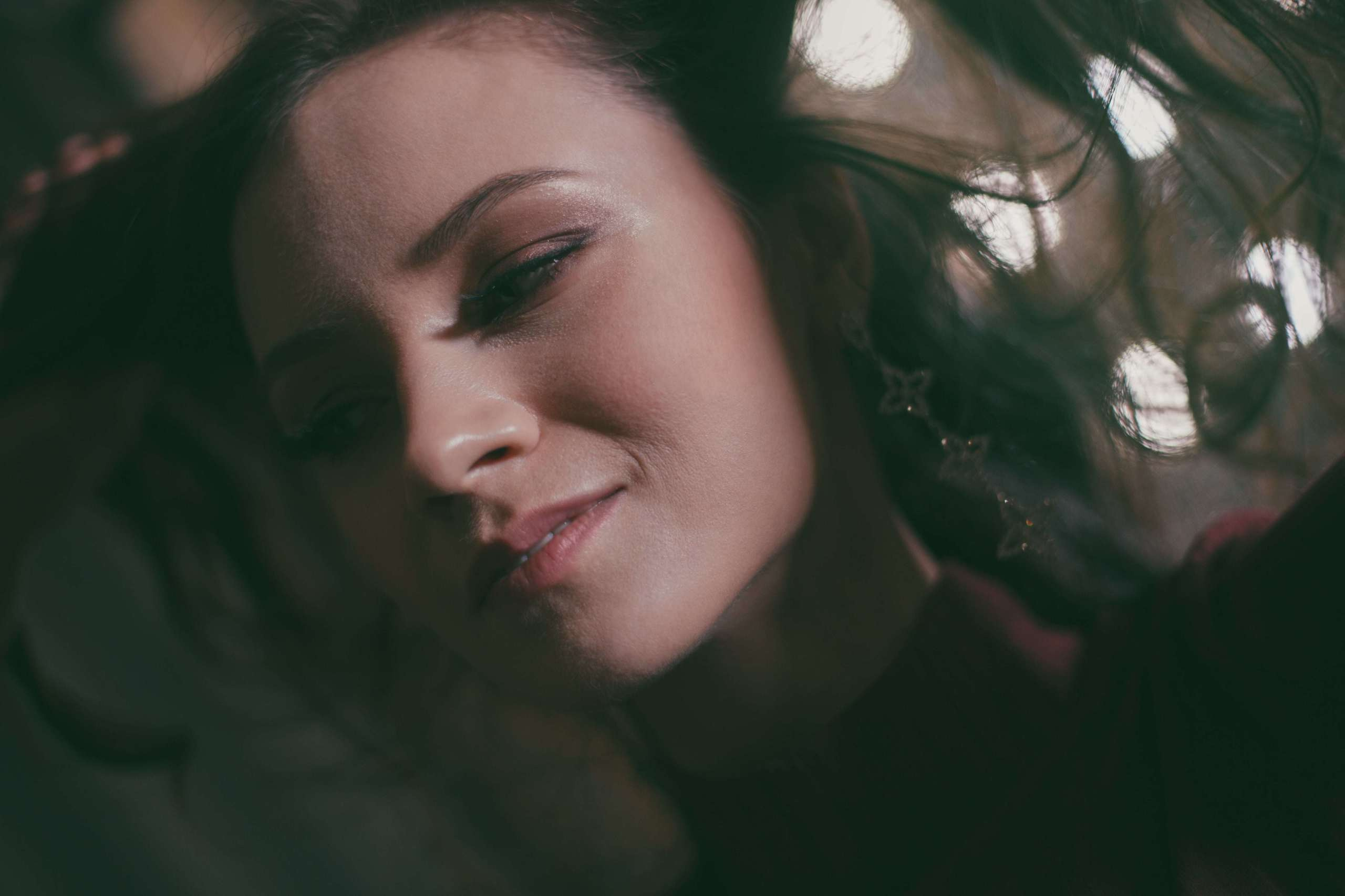 Когда мы обращаемся к свету, мы замечаем, что сами вce чаще излучаем свет. Фотограф Сочи, Екатеринбург, Евгения Ефимова