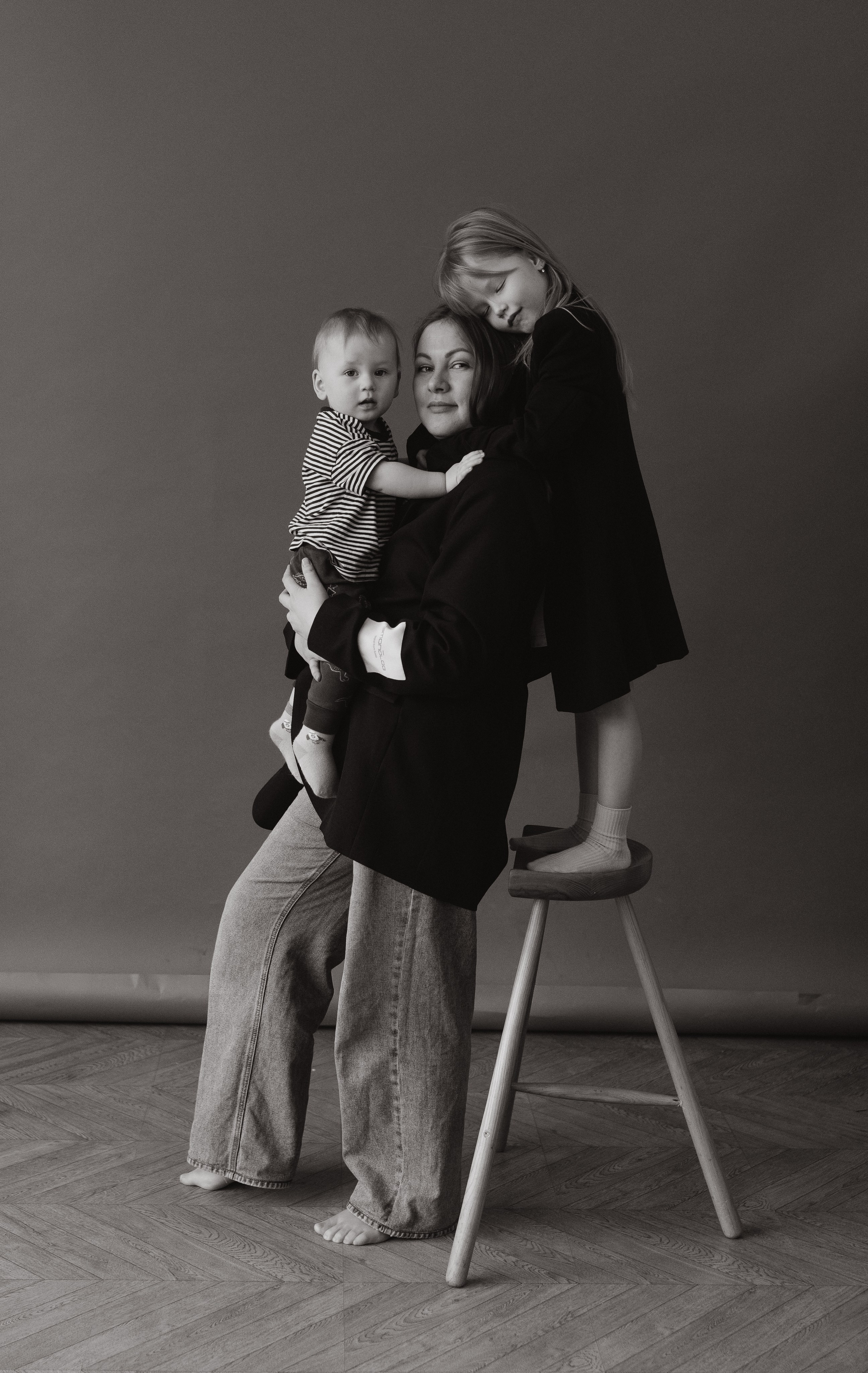 Студийная фотосессия материнства. Семейный, ньюборн фотограф, фотограф на роды в Москве, Виктория Тюльдюкова