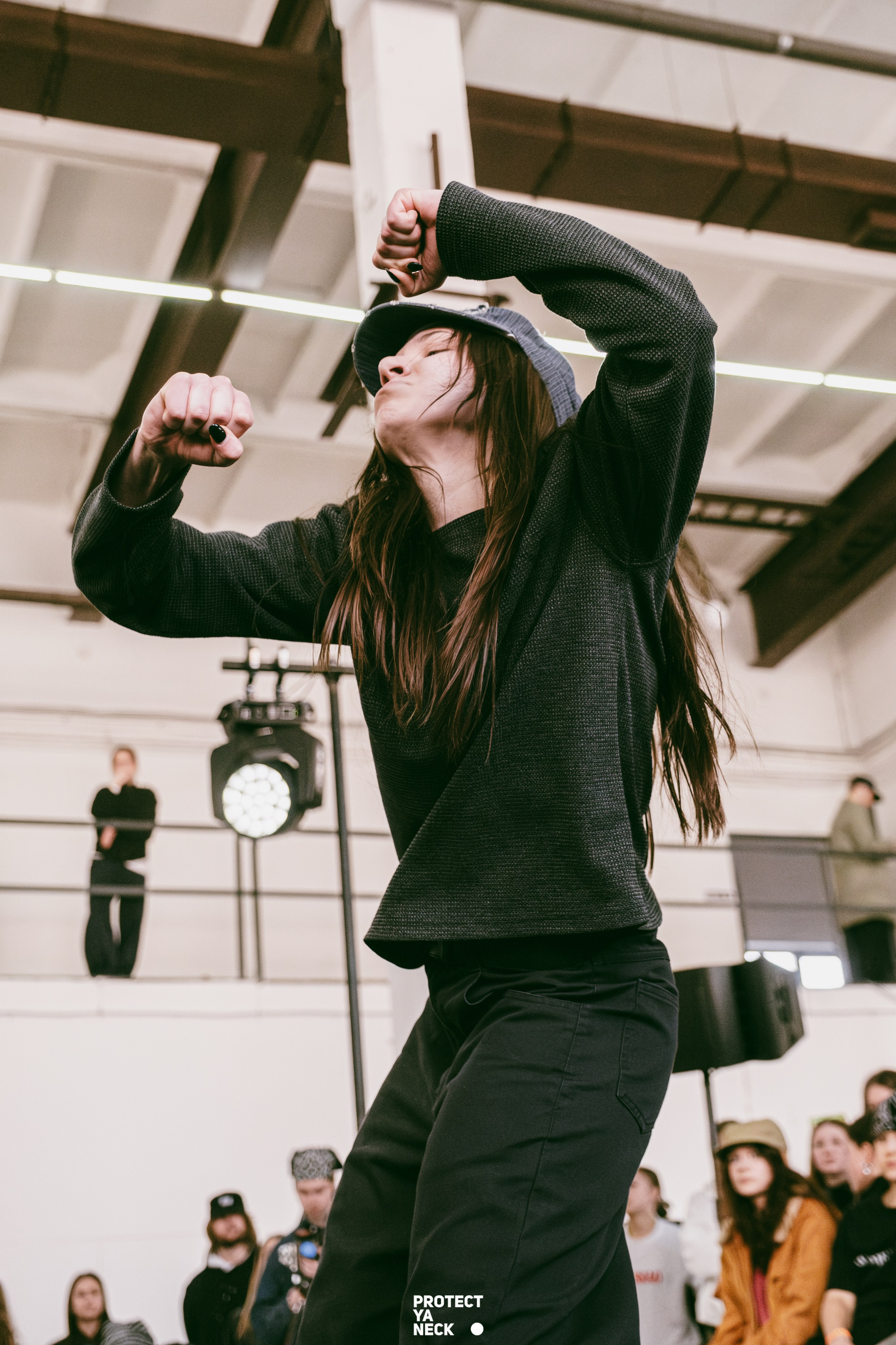 PROTECT YA NECK 22/03 (@youlovebu). Соня бу тебя сфоткала