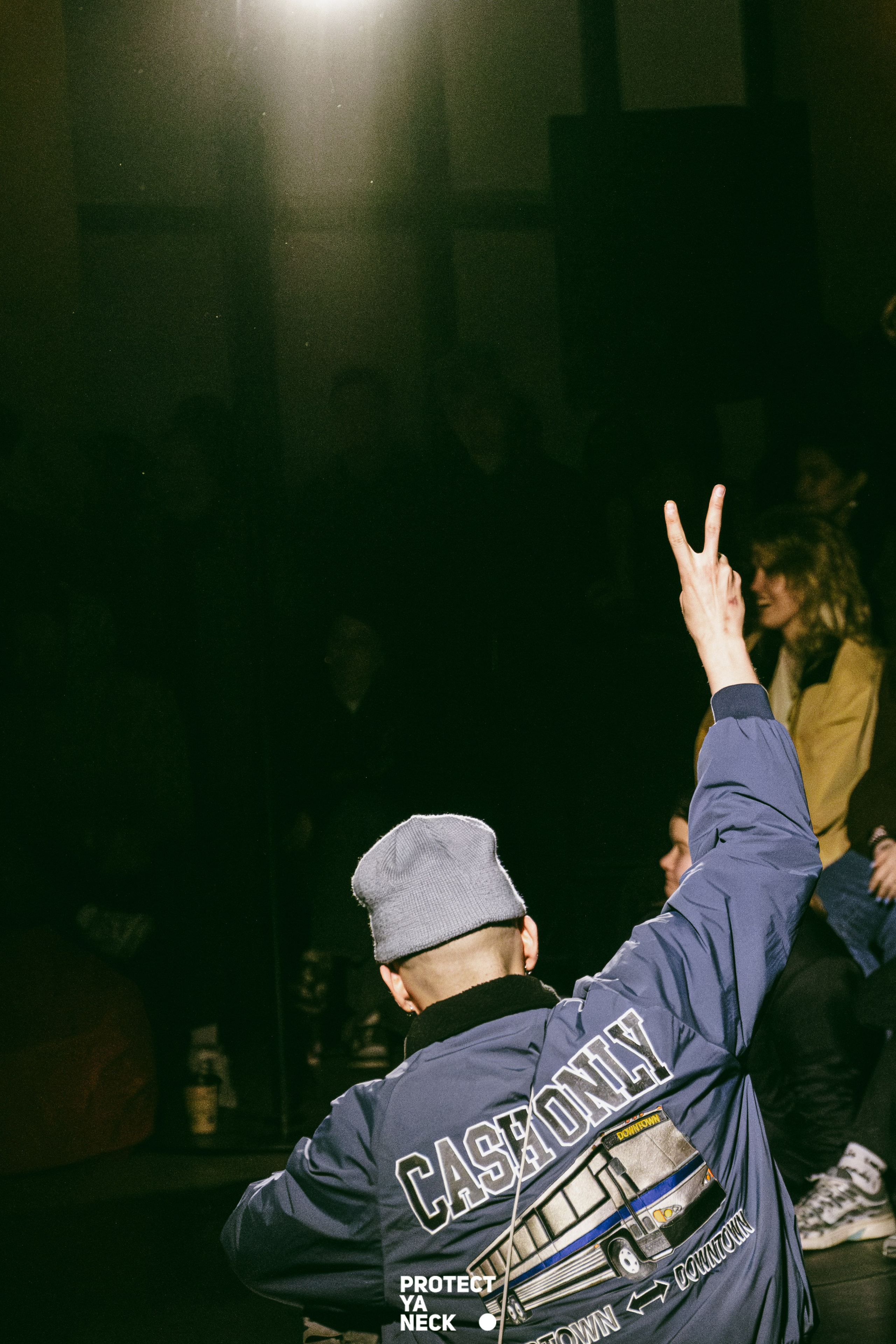 PROTECT YA NECK 22/03 (@youlovebu). Соня бу тебя сфоткала