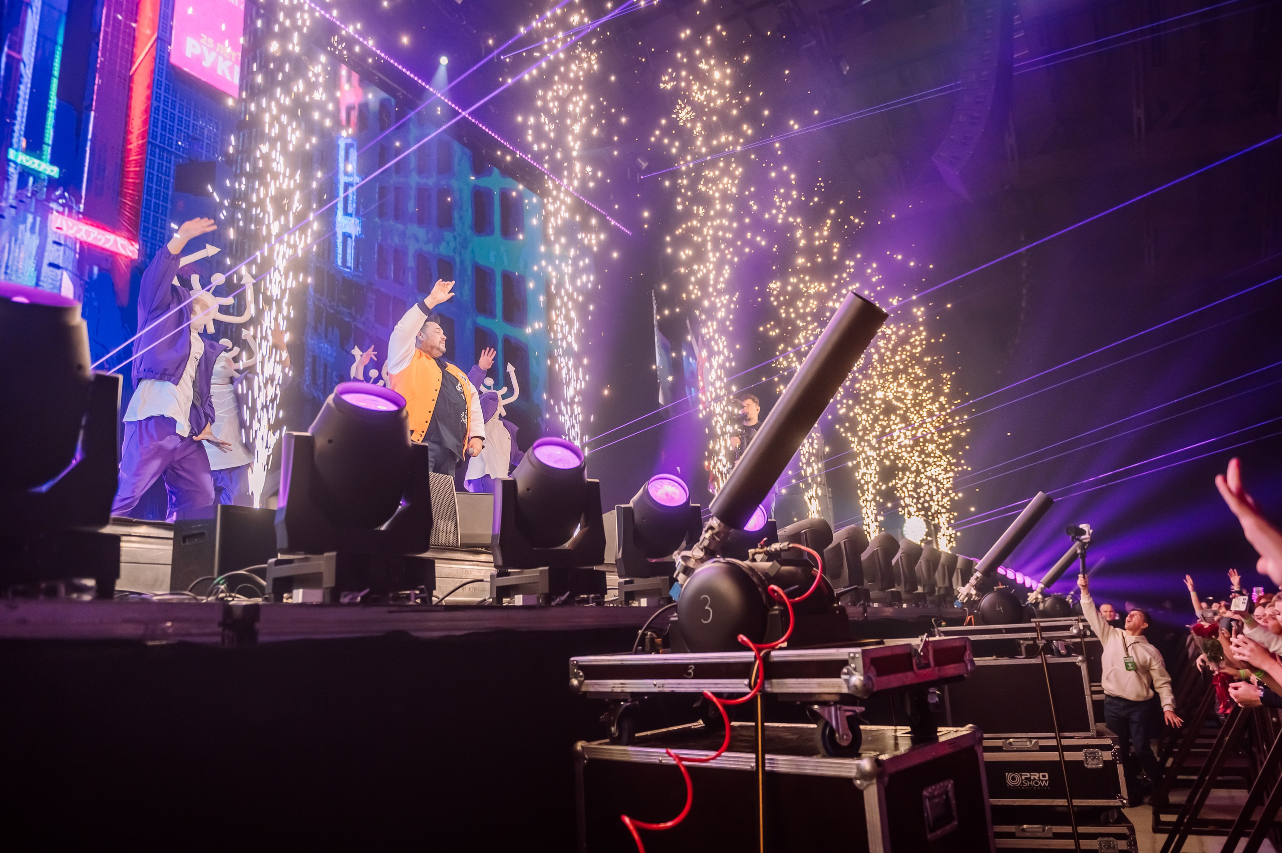 Руки вверх в Ледовом Дворце 15.11.2025. Детский фотограф, семейный фотограф и репортажи в Кемерово