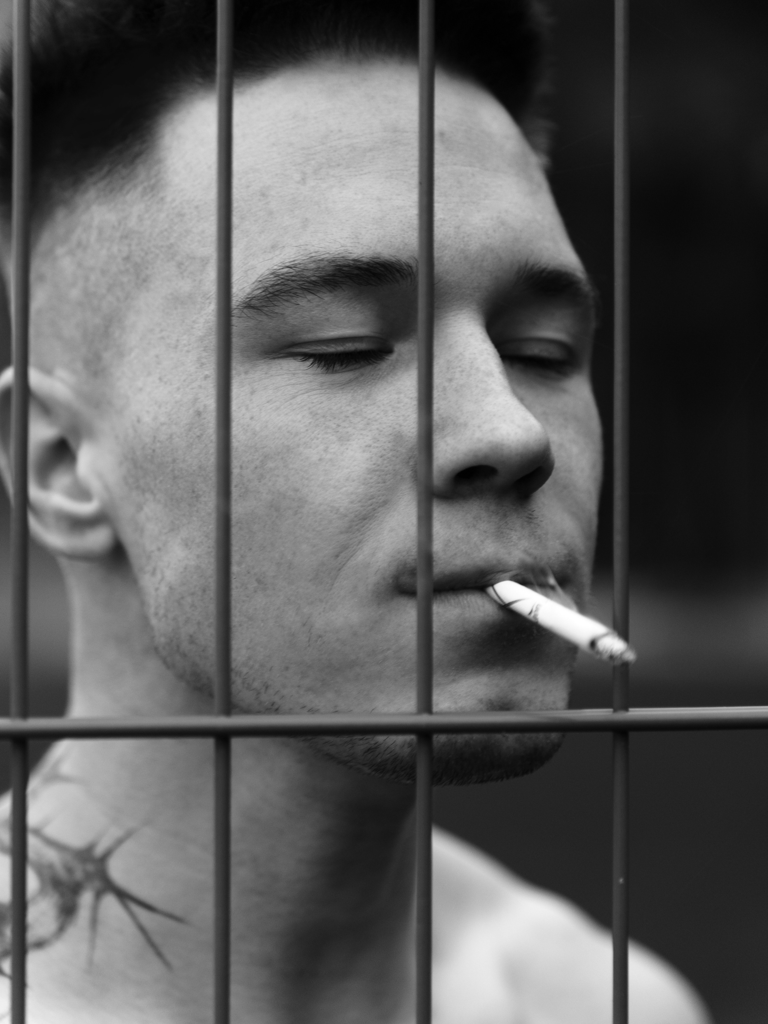 Мужской уличный портрет. Иван Упоров — фотограф, рилсмейкер чебоксары