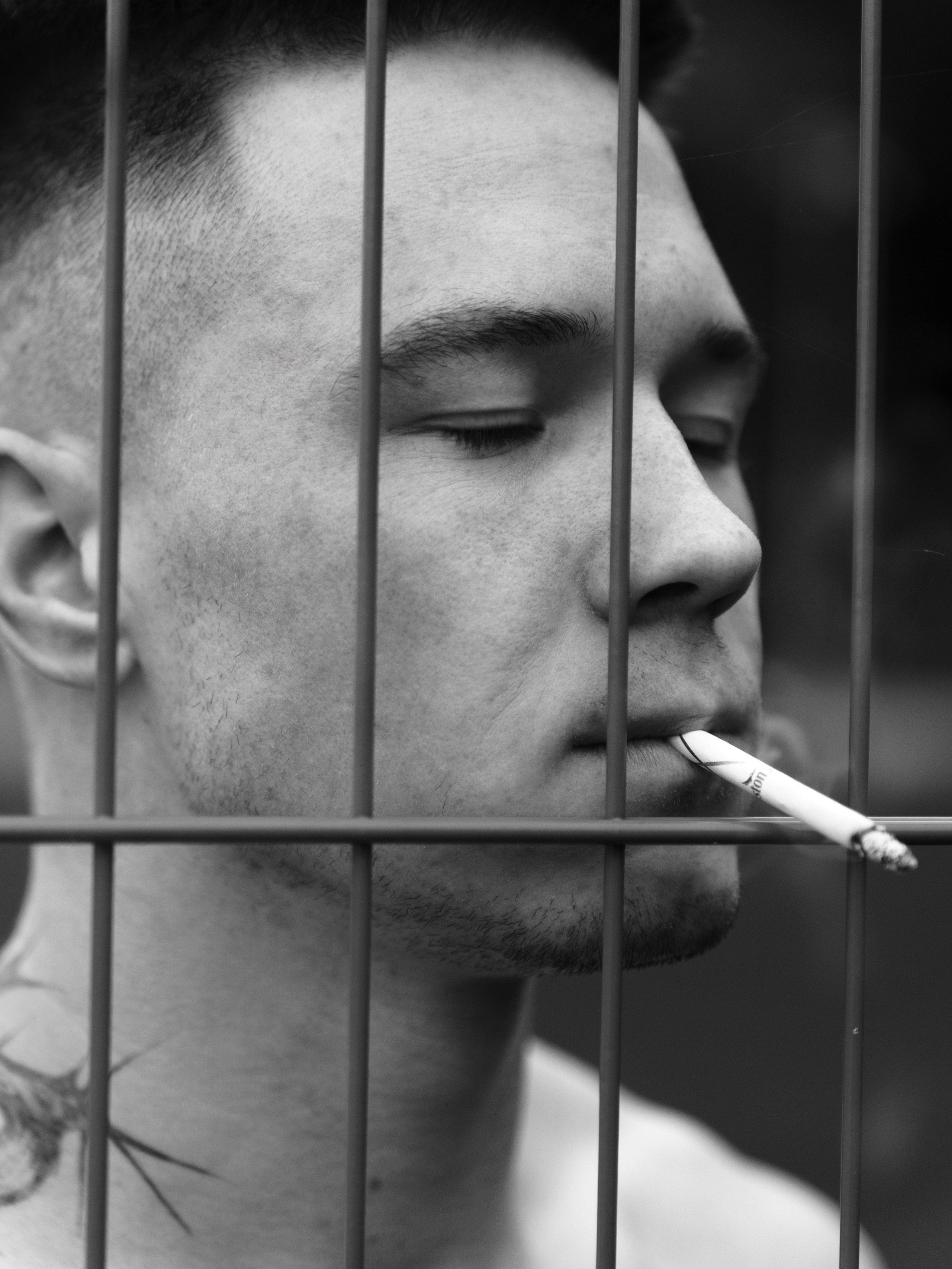 Мужской уличный портрет. Иван Упоров — фотограф, рилсмейкер чебоксары