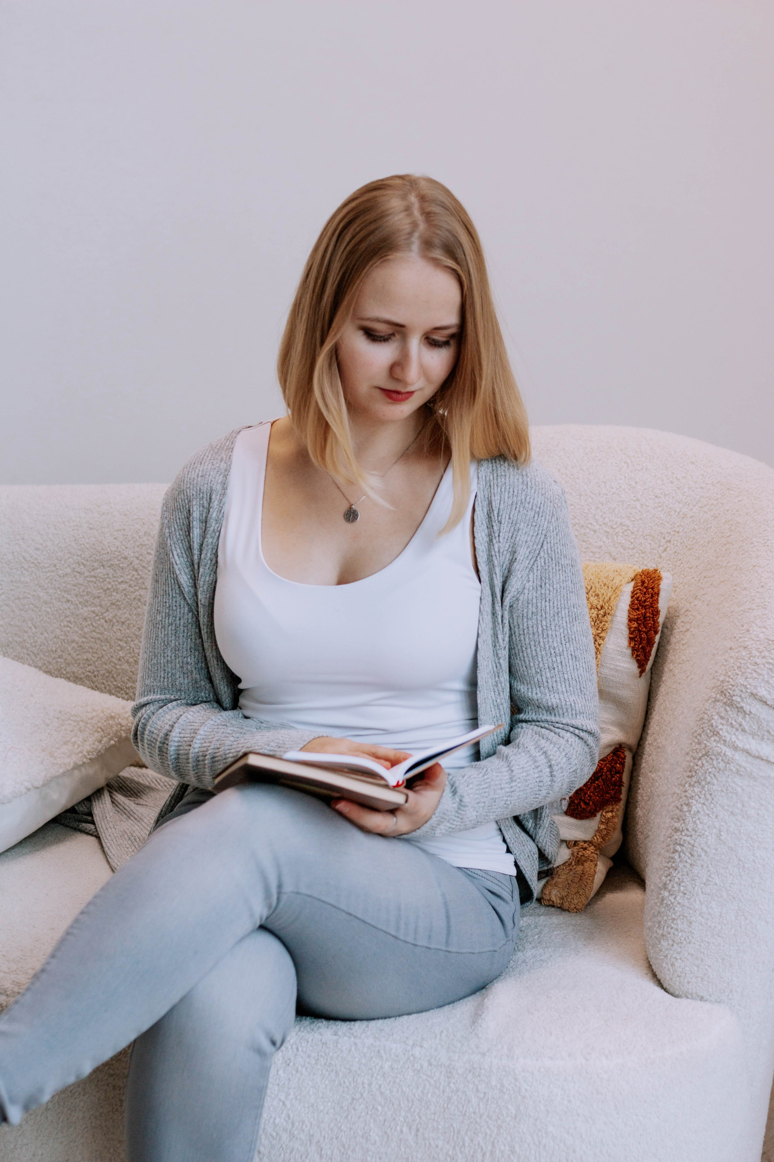 Алиса — Ароматерапевт. Бережно сохраняю ваши чувства и истории на своих фотографиях