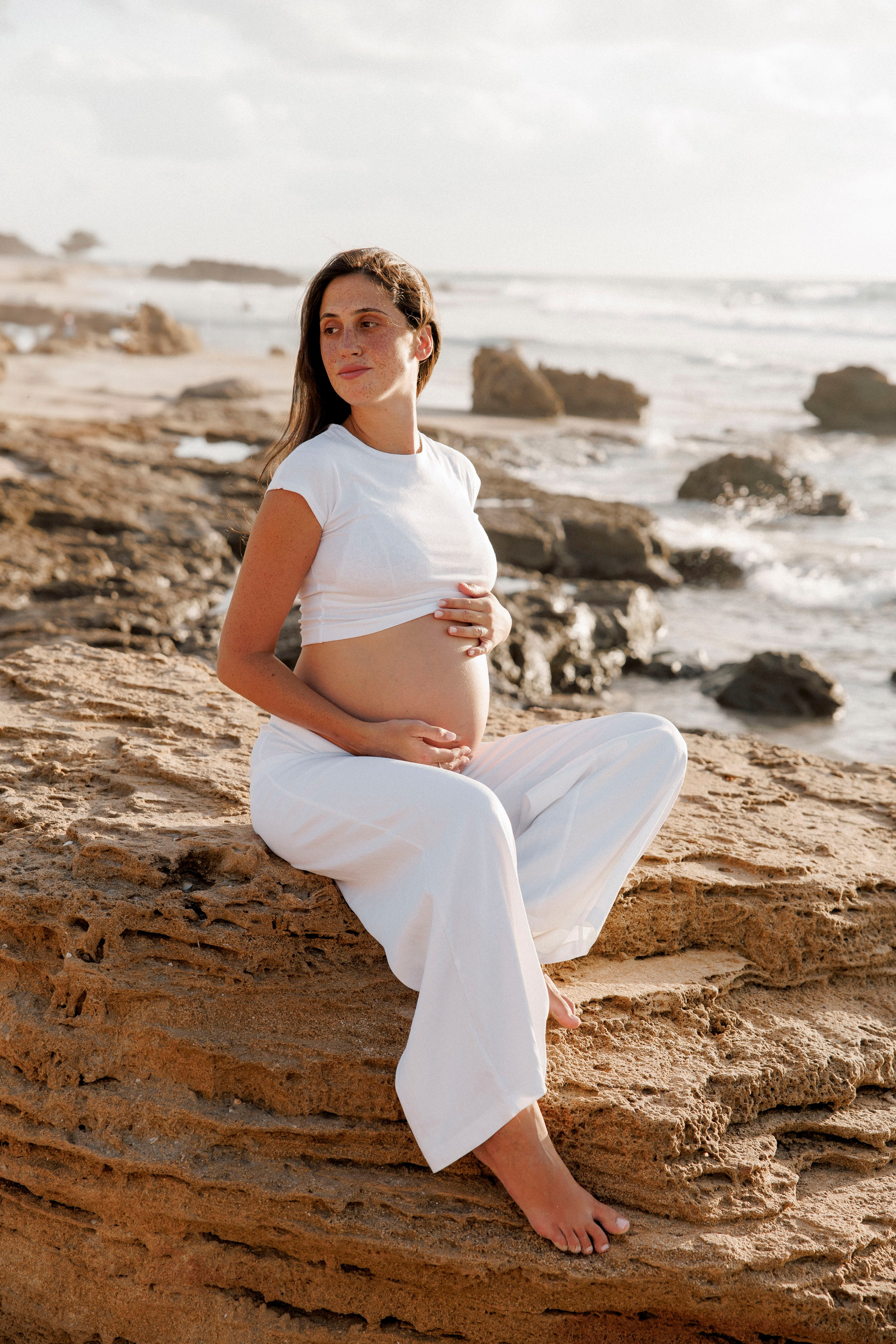 Pregnancy photoshoot near the sea. Wedding and family photographer