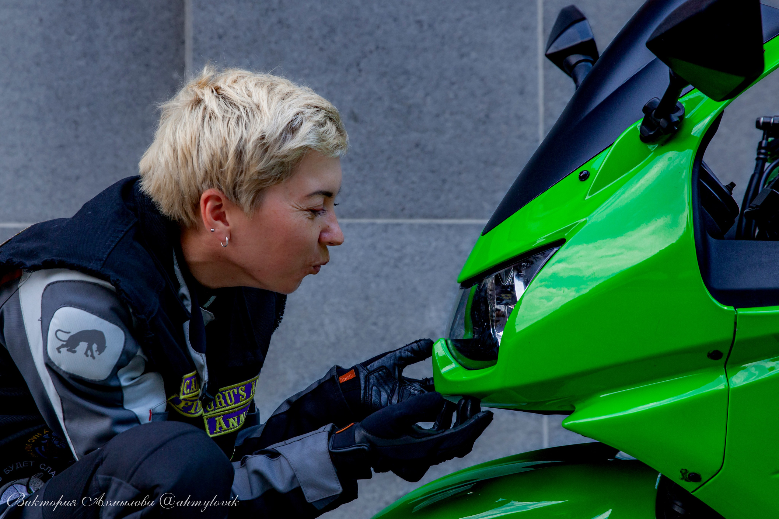 Аня и Гринч (Kawasaki Ninja 250). Виктория Ахмылова. Фотограф в Москве