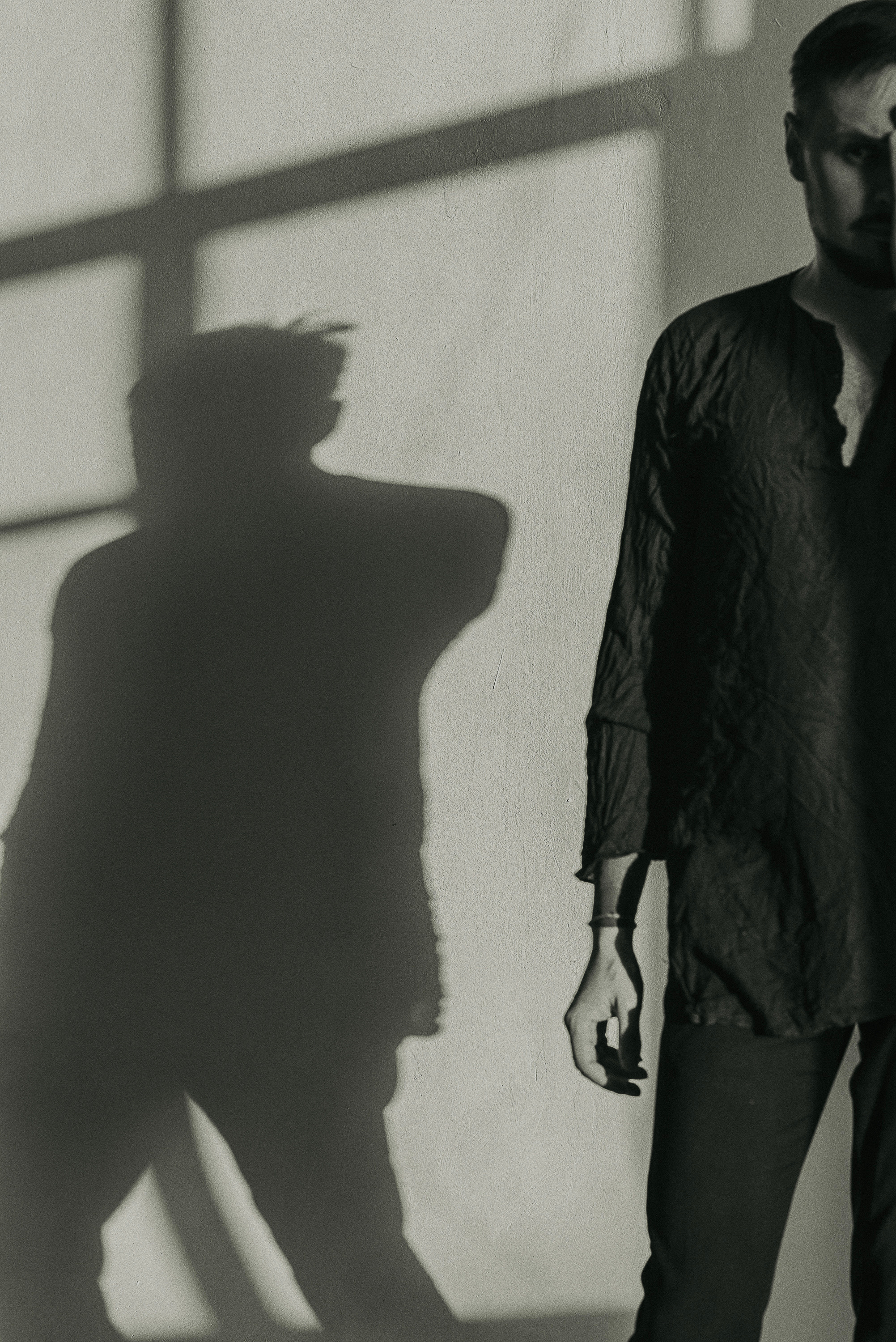 Профессиональная мужская портретная съемка в Гуанчжоу, стильные и выразительные фотографии для личных и бизнес-целей.