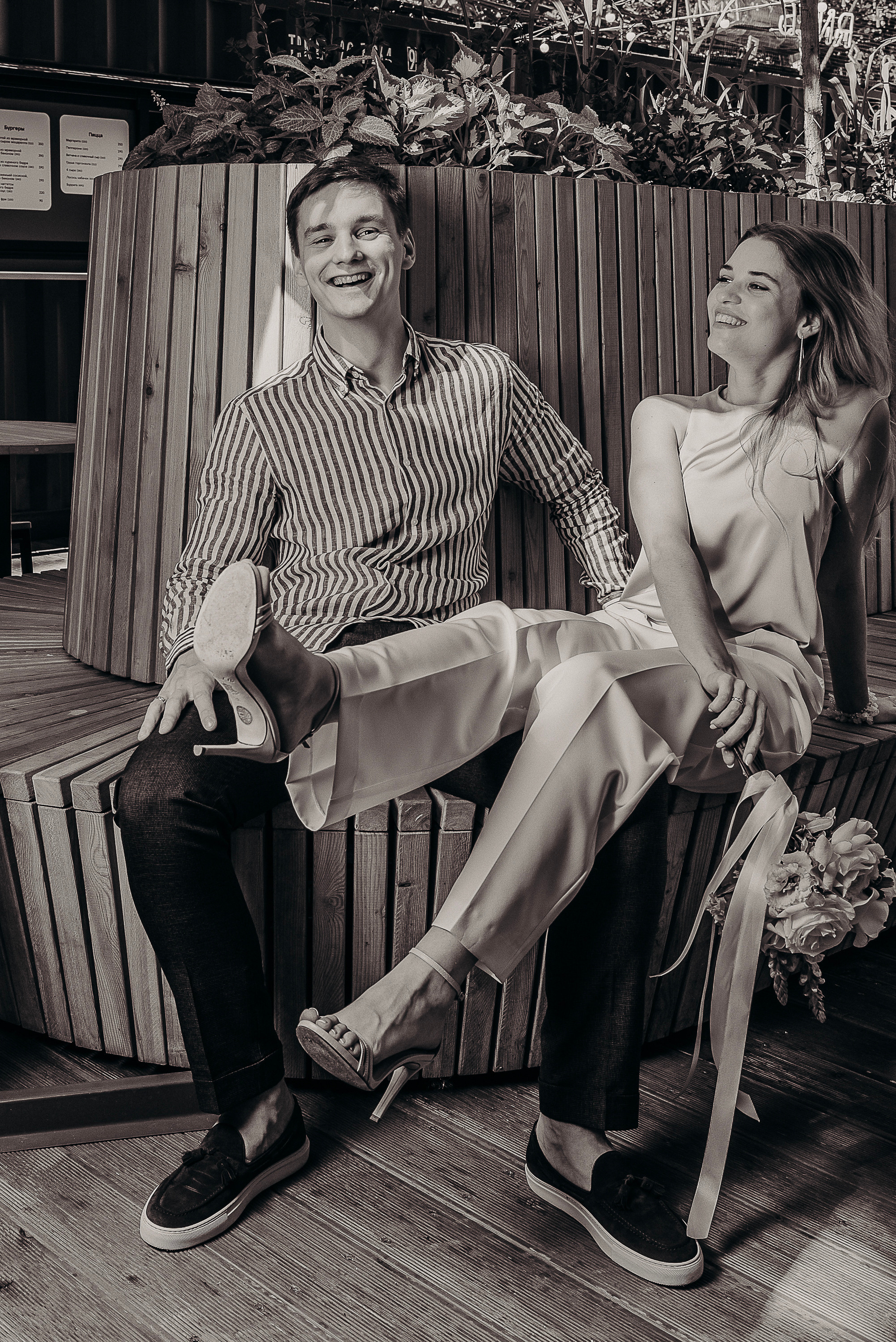 Профессиональная женская портретная съемка в Гуанчжоу, включая студийные и уличные фотографии, с акцентом на индивидуальность, стиль и эмоции. Идеально для социальных сетей, личных проектов, резюме и бизнеса.