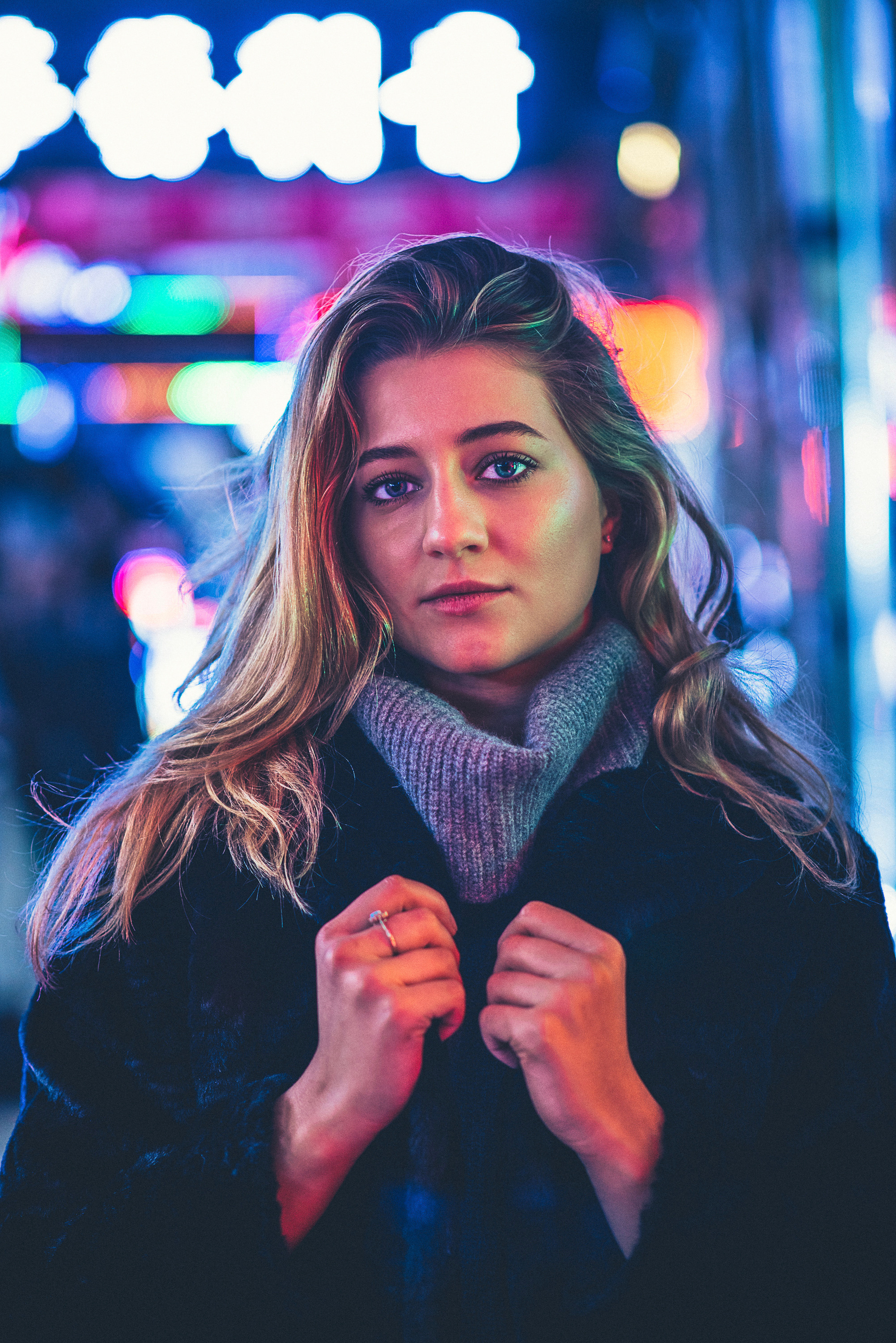 Профессиональная женская портретная съемка в Гуанчжоу, включая студийные и уличные фотографии, с акцентом на индивидуальность, стиль и эмоции. Идеально для социальных сетей, личных проектов, резюме и бизнеса.