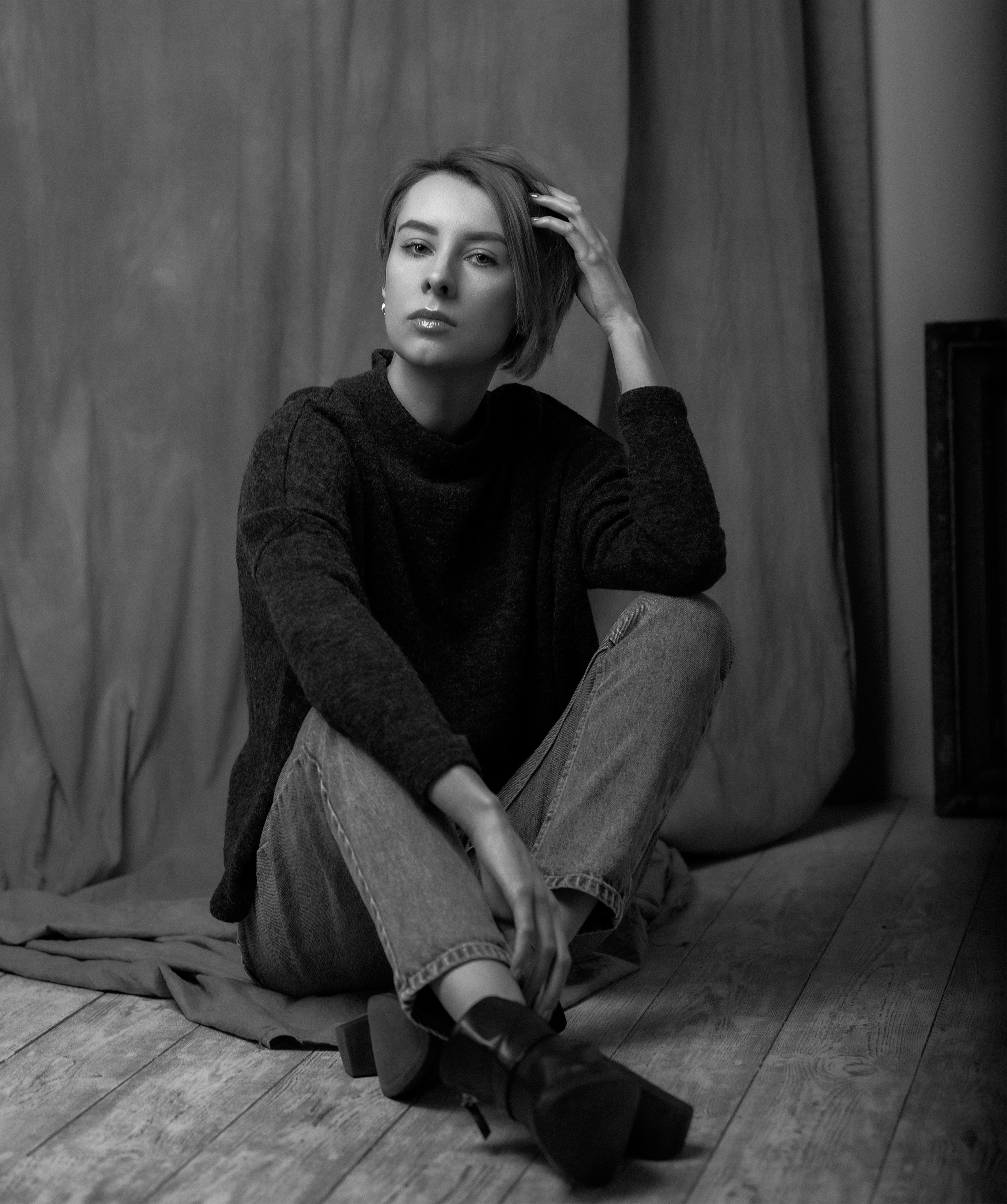 Профессиональная женская портретная съемка в Гуанчжоу, включая студийные и уличные фотографии, с акцентом на индивидуальность, стиль и эмоции. Идеально для социальных сетей, личных проектов, резюме и бизнеса.