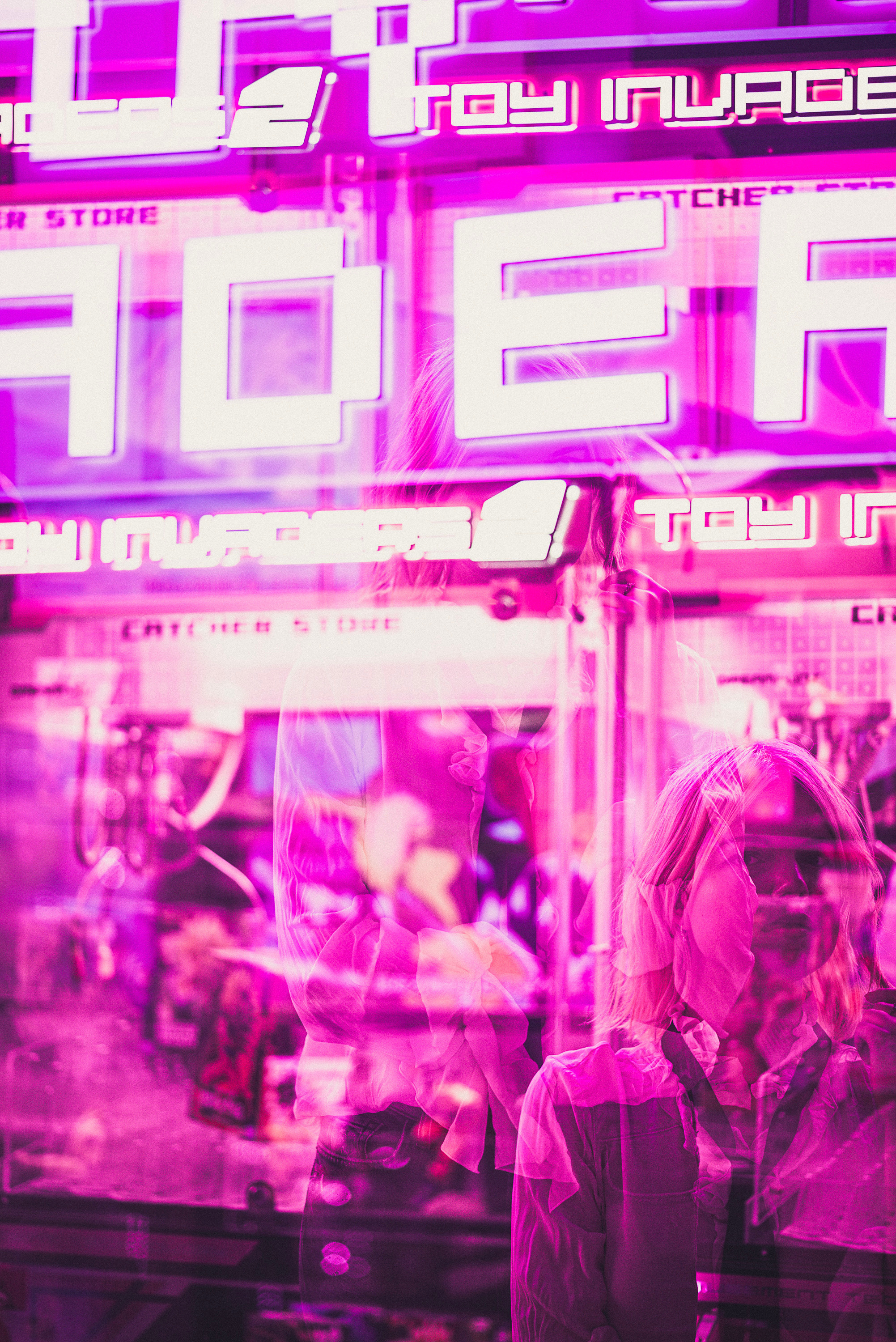 Профессиональная женская портретная съемка в Гуанчжоу, включая студийные и уличные фотографии, с акцентом на индивидуальность, стиль и эмоции. Идеально для социальных сетей, личных проектов, резюме и бизнеса.