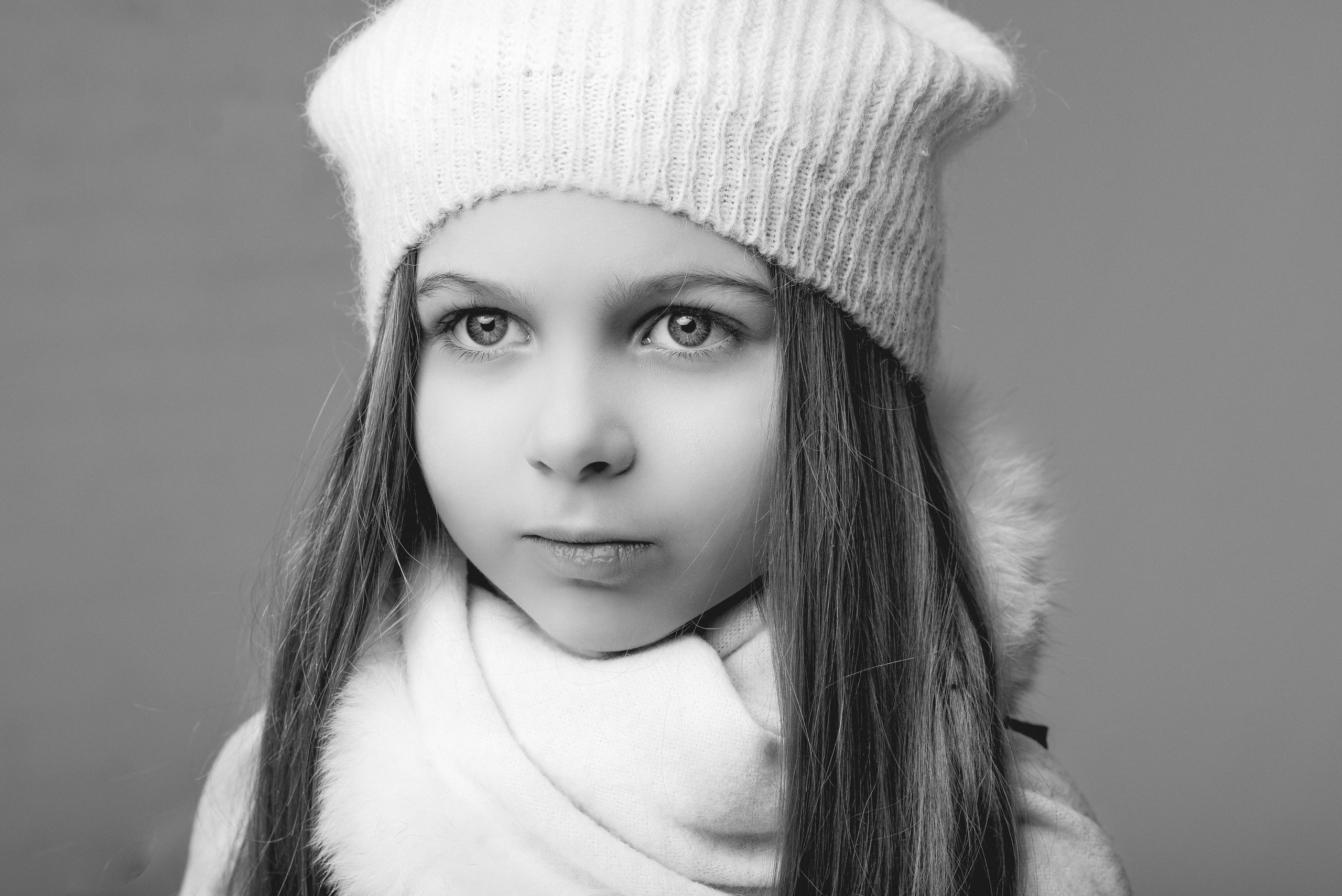 Профессиональная женская портретная съемка в Гуанчжоу, включая студийные и уличные фотографии, с акцентом на индивидуальность, стиль и эмоции. Идеально для социальных сетей, личных проектов, резюме и бизнеса.