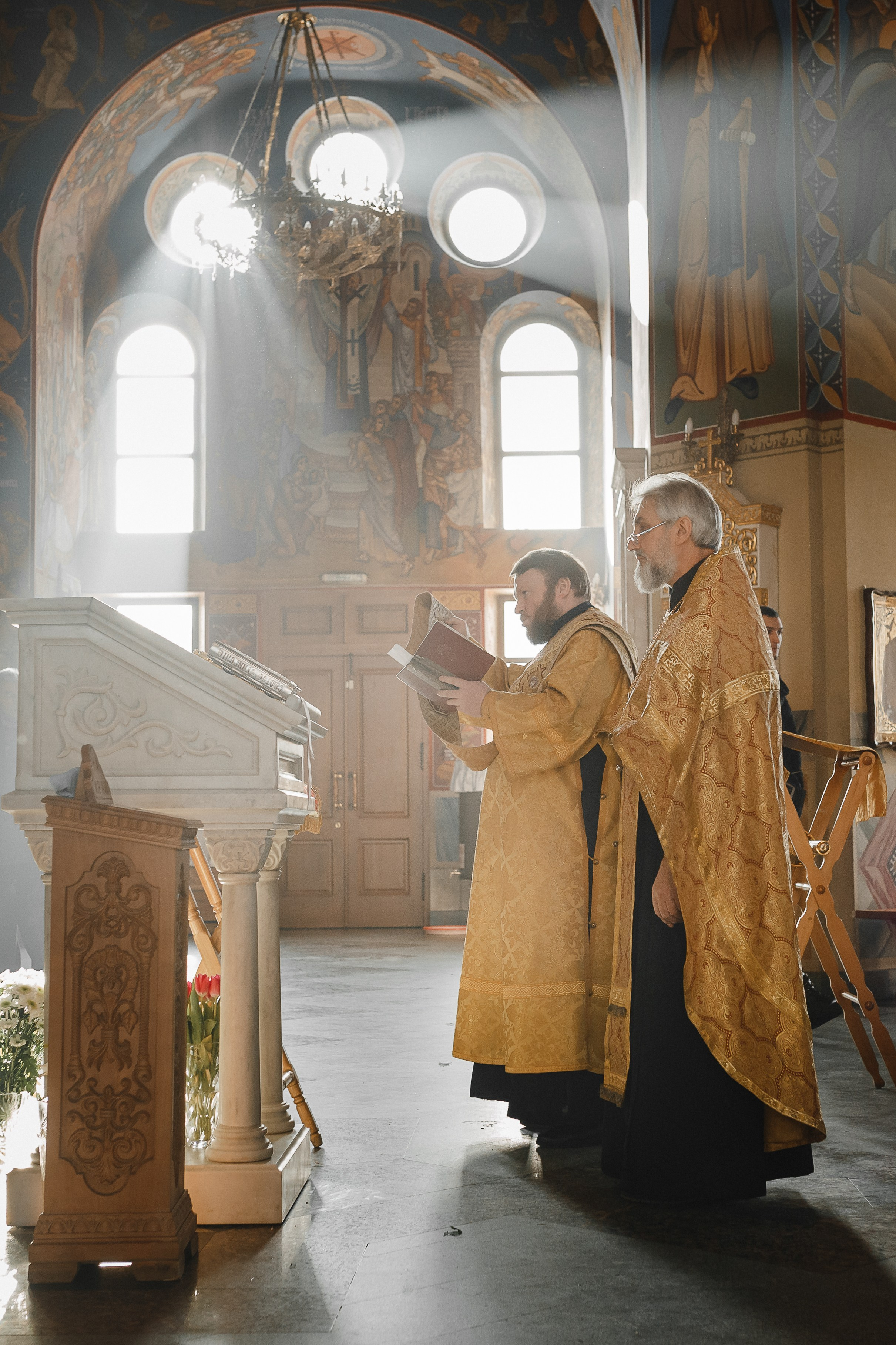 Профессиональный фотограф на таинство венчания в Москве и Московской области. Свадебный фотограф в Москве Мария Крош