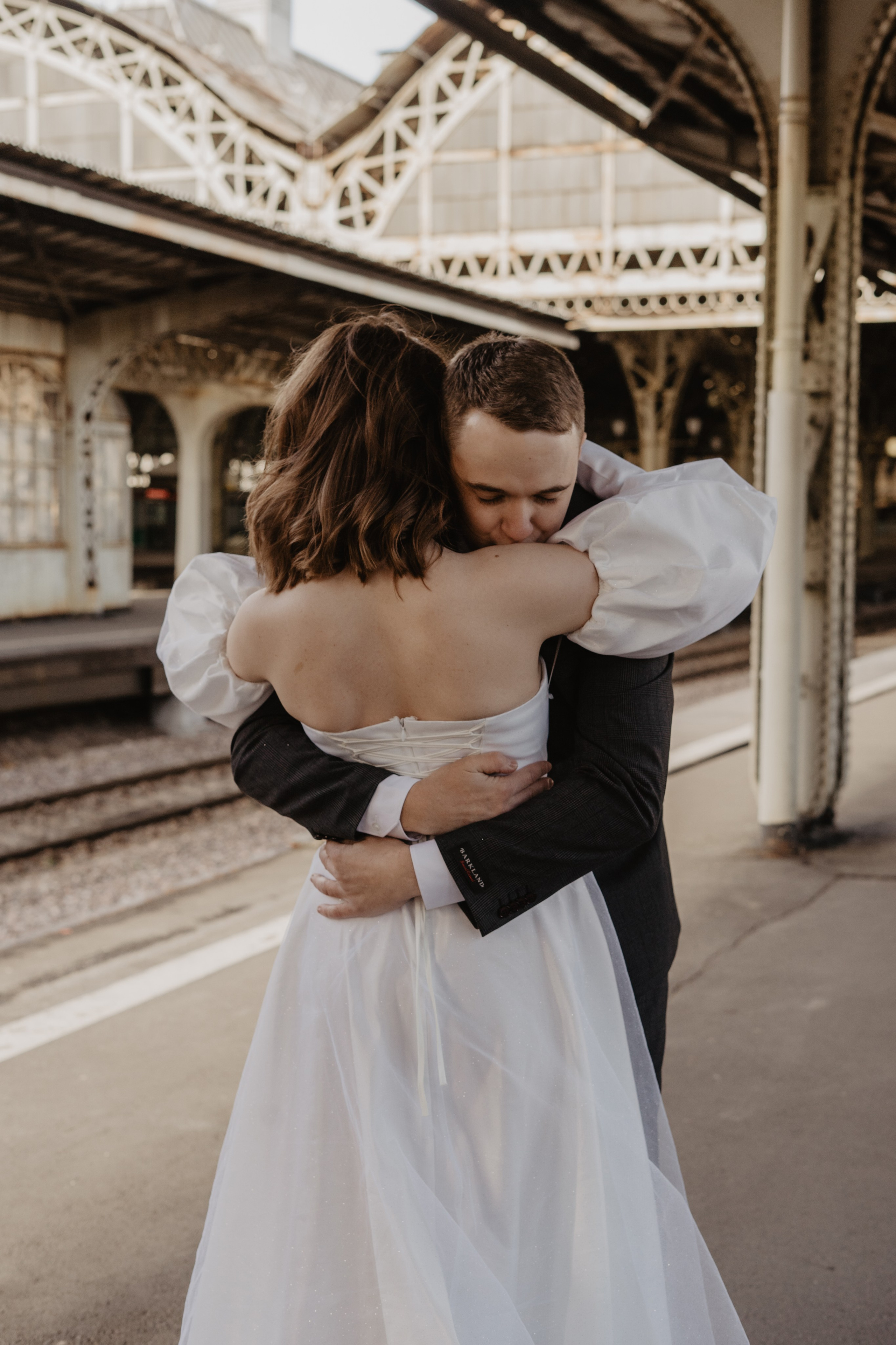 Оксана & Денис | Влюбленные на вокзале. Дина Альбур | Фотограф в Санкт-Петербурге