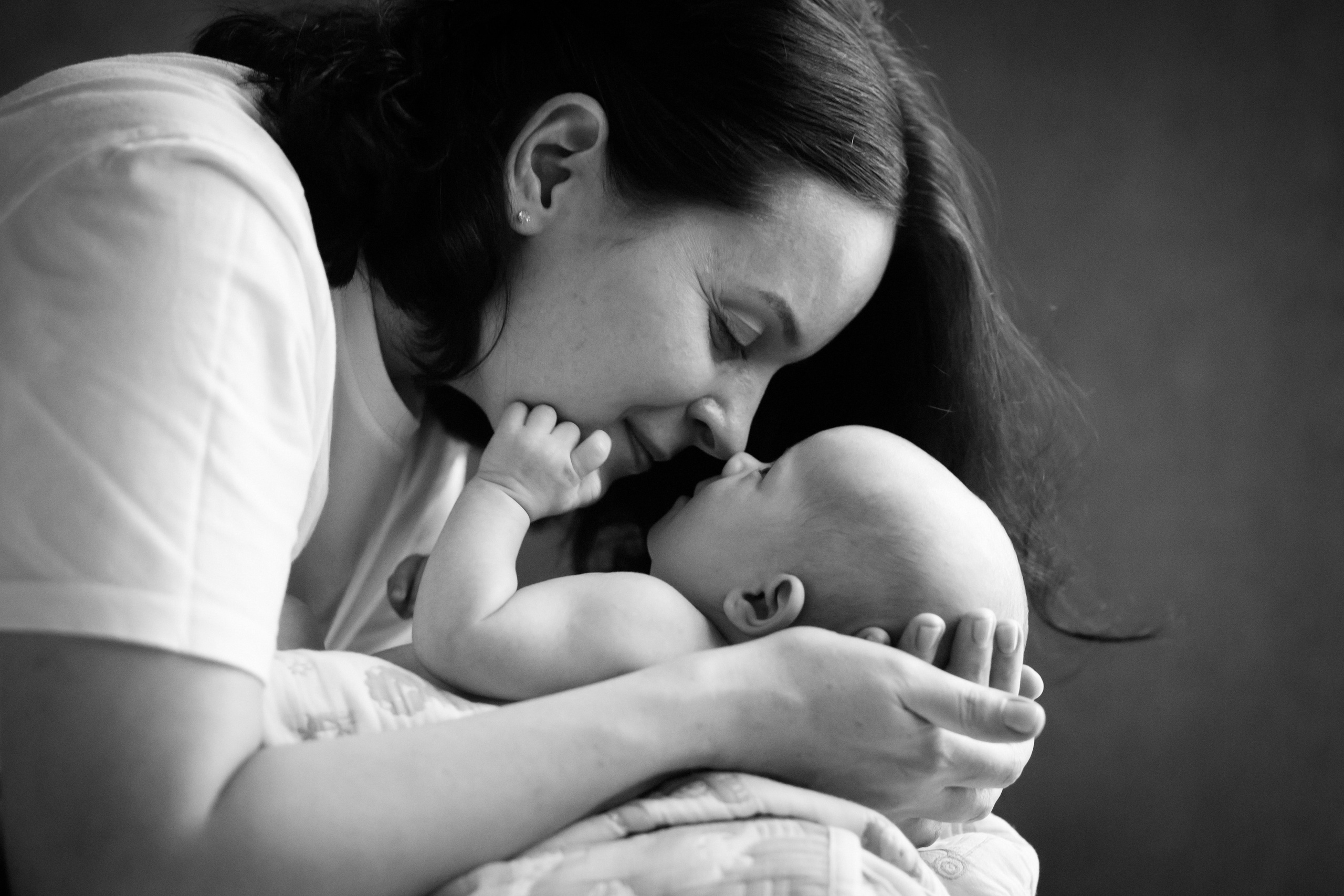 Черно-белая съемка новорожденной. Фотографы в Москве Светлана Устинова и Сергей Грачев